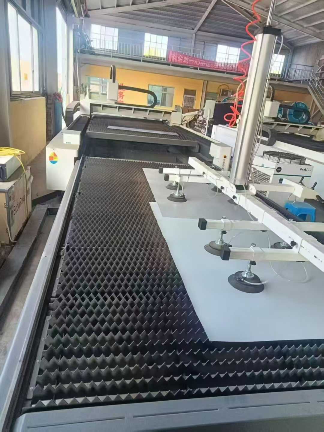 New machine delivered in 2025, fully tested but never used. Bond 6000W 4020 single-surface exchange table.