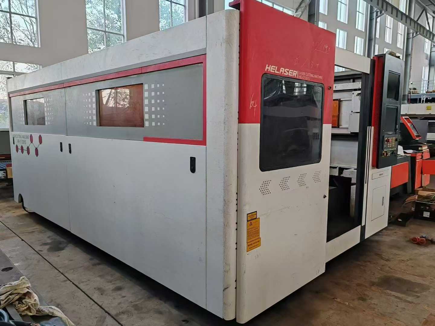 21-year-old Russian laser technology, 3015 exchange belt enclosure, Raycus 4000-watt multi-mode laser, Bochu system, Jiaqiang BM11 cutting head.