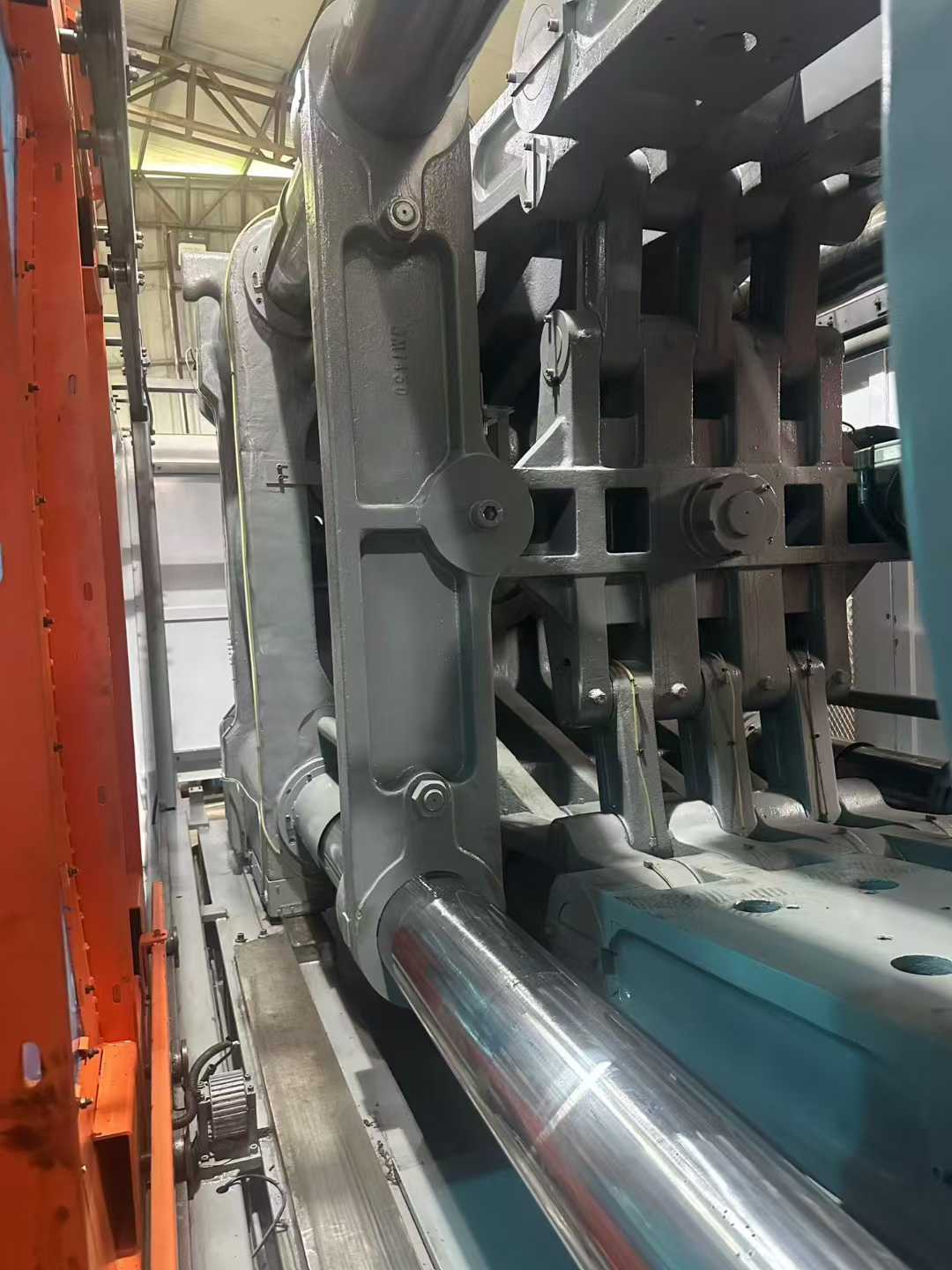 Zhenxiong 1400 screw 130. Injection weight: 6690 grams. Mold size: 1400*1400.