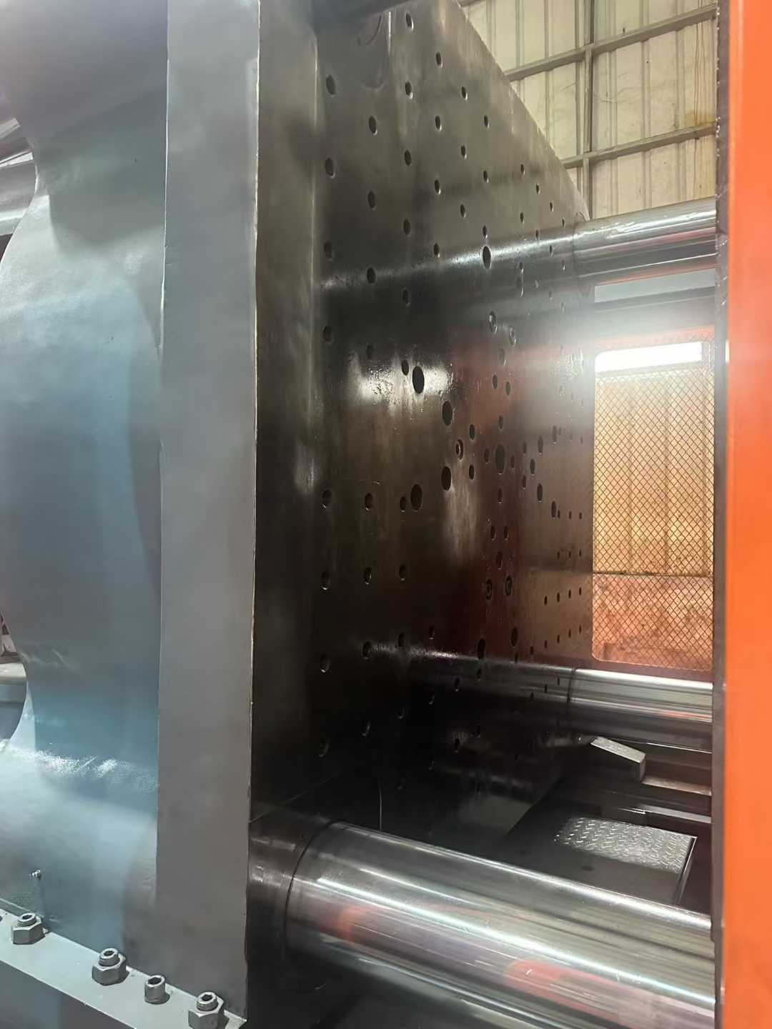 Zhenxiong 1400 screw 130. Injection weight: 6690 grams. Mold size: 1400*1400.