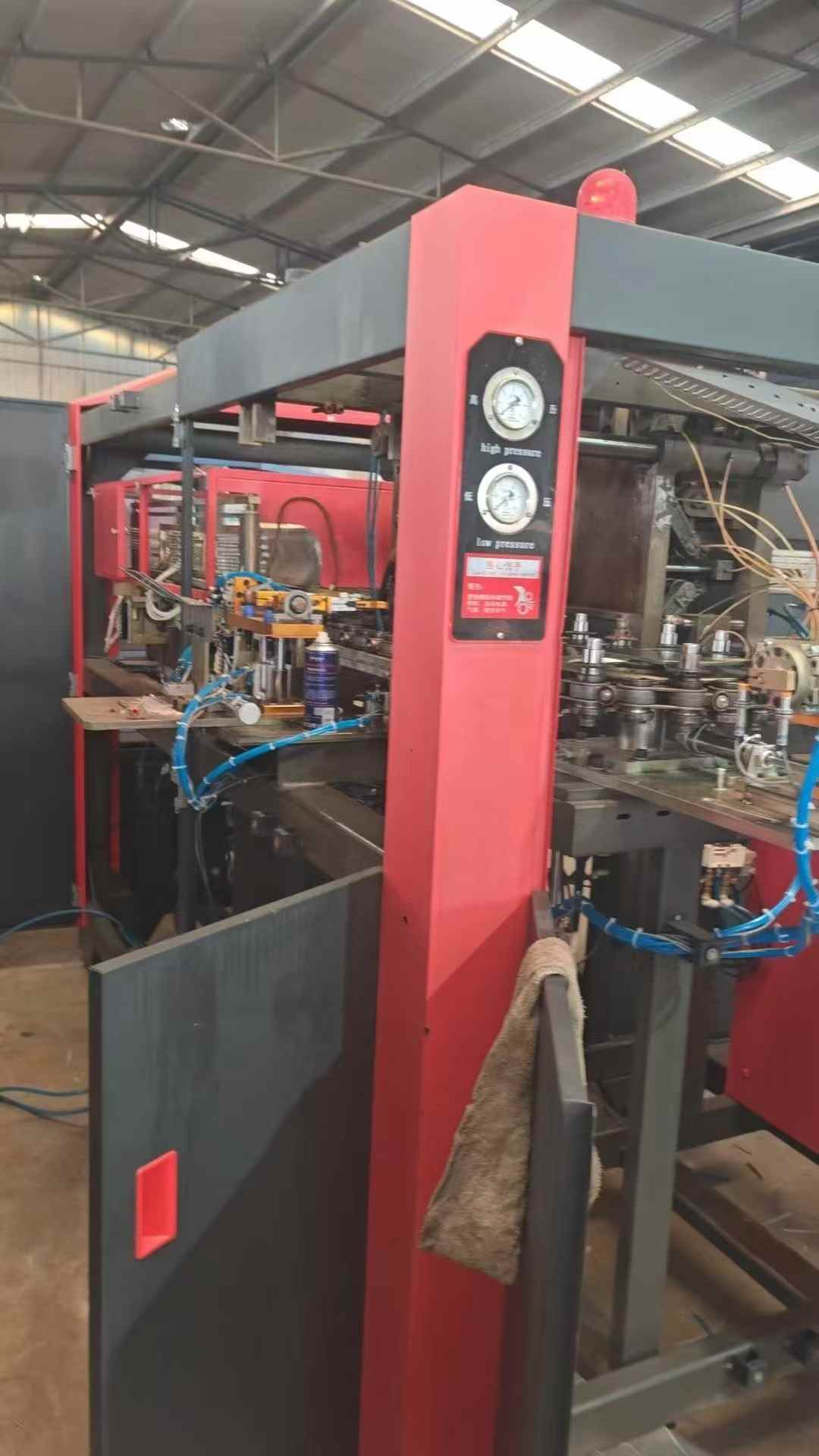 Chuiyi Model 2 Blow Molding Machine, center distance 140.