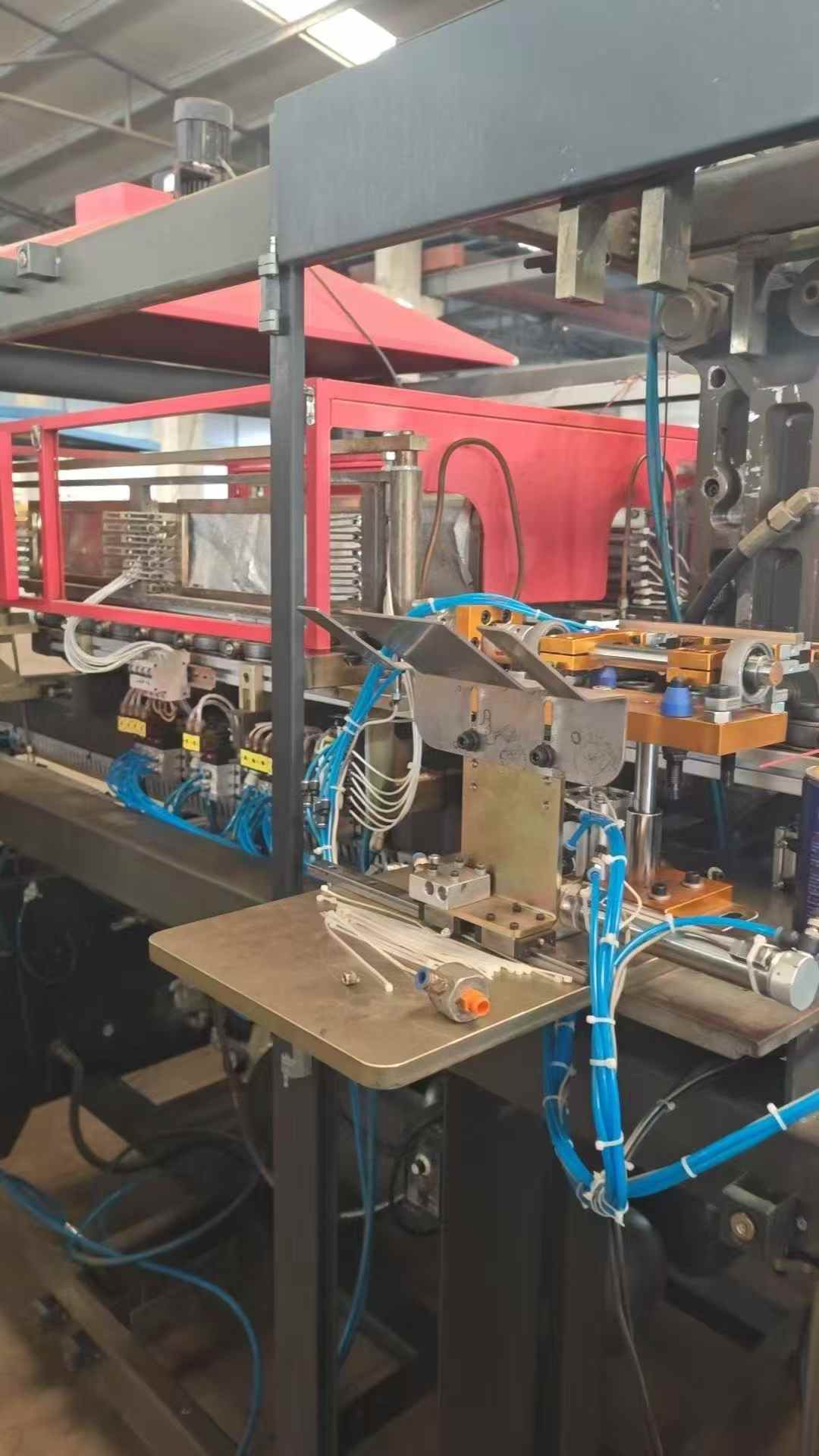 Chuiyi Model 2 Blow Molding Machine, center distance 140.