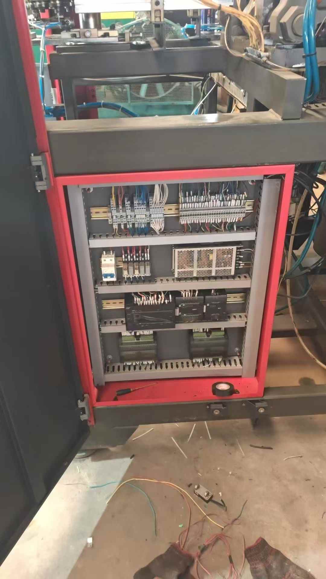 Chuiyi Model 2 Blow Molding Machine, center distance 140.