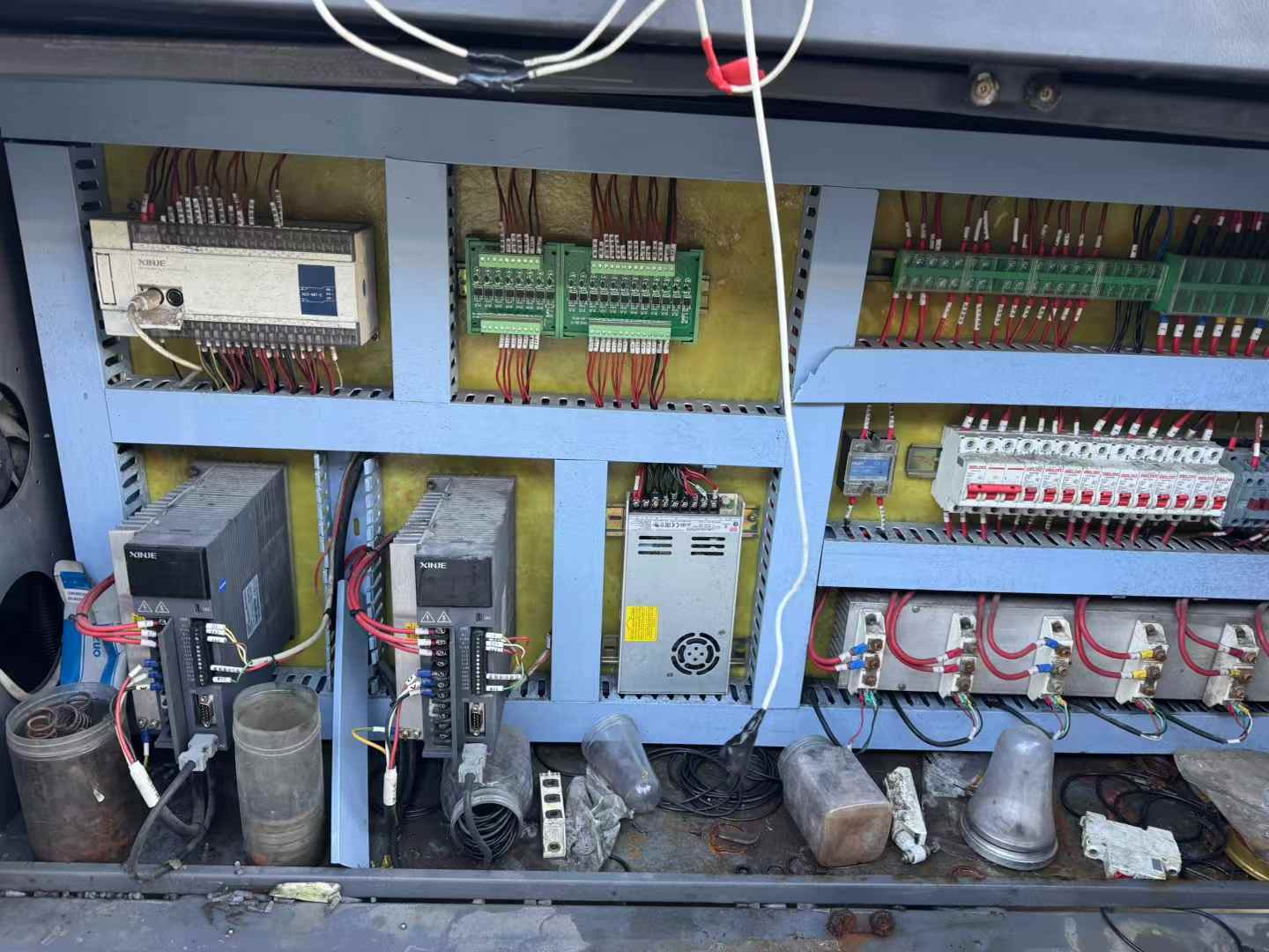 The Guang-Kou model from 2021 features 2 pairs of servos, with a center distance of 130.