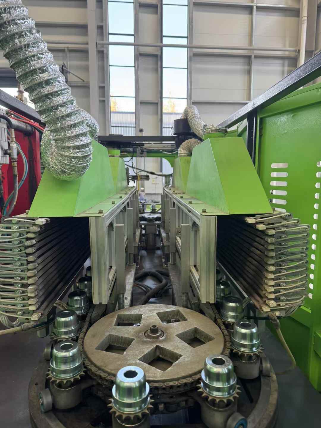 Full servo 20-liter fully automatic blow molding machine with oil barrel mold and bucket 55-hole adaptor.