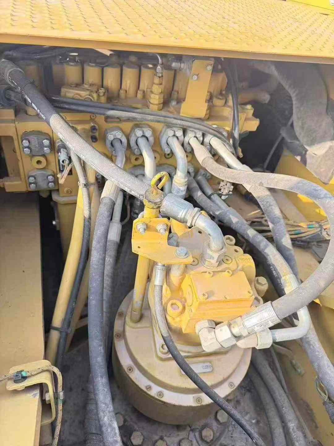 20-year-old high-spec Caterpillar 330.