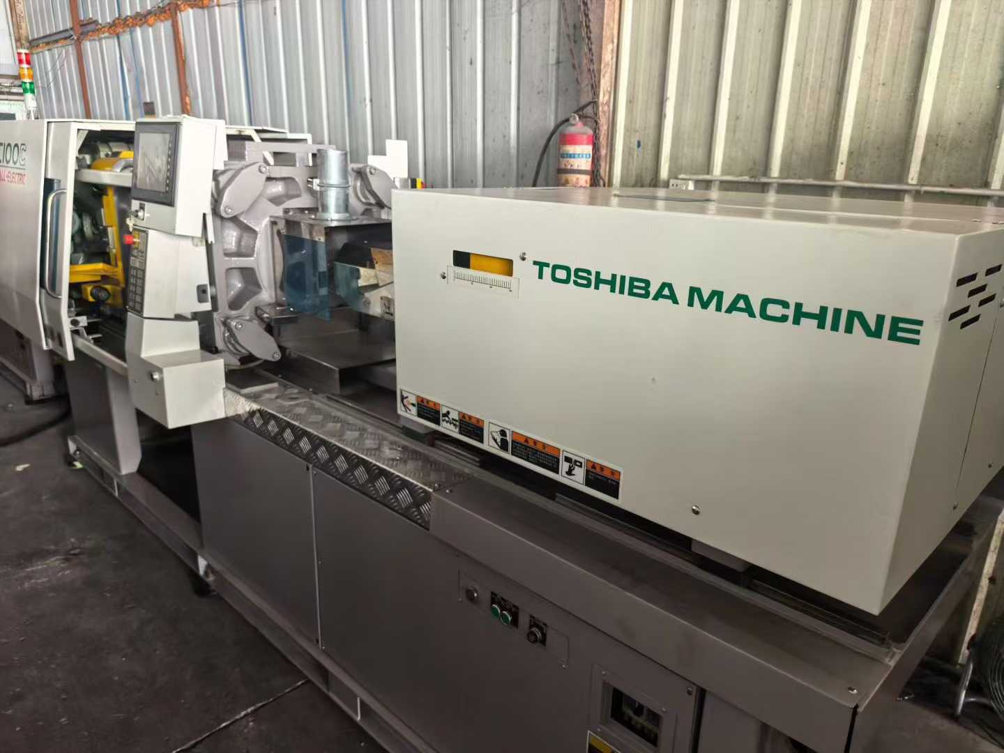 Toshiba’s fully electric 100C injection molding machine: 4 units; mold base 460 mm; screw diameter 32 mm; maximum injection speed 200 mm/s.