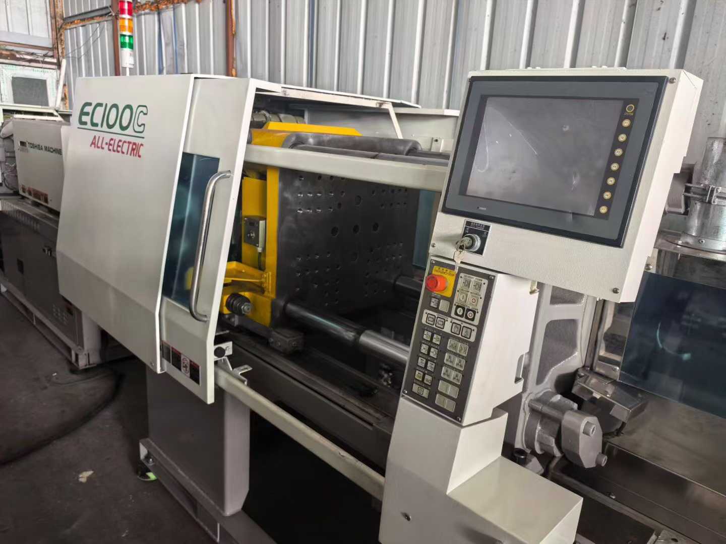 Toshiba’s fully electric 100C injection molding machine: 4 units; mold base 460 mm; screw diameter 32 mm; maximum injection speed 200 mm/s.