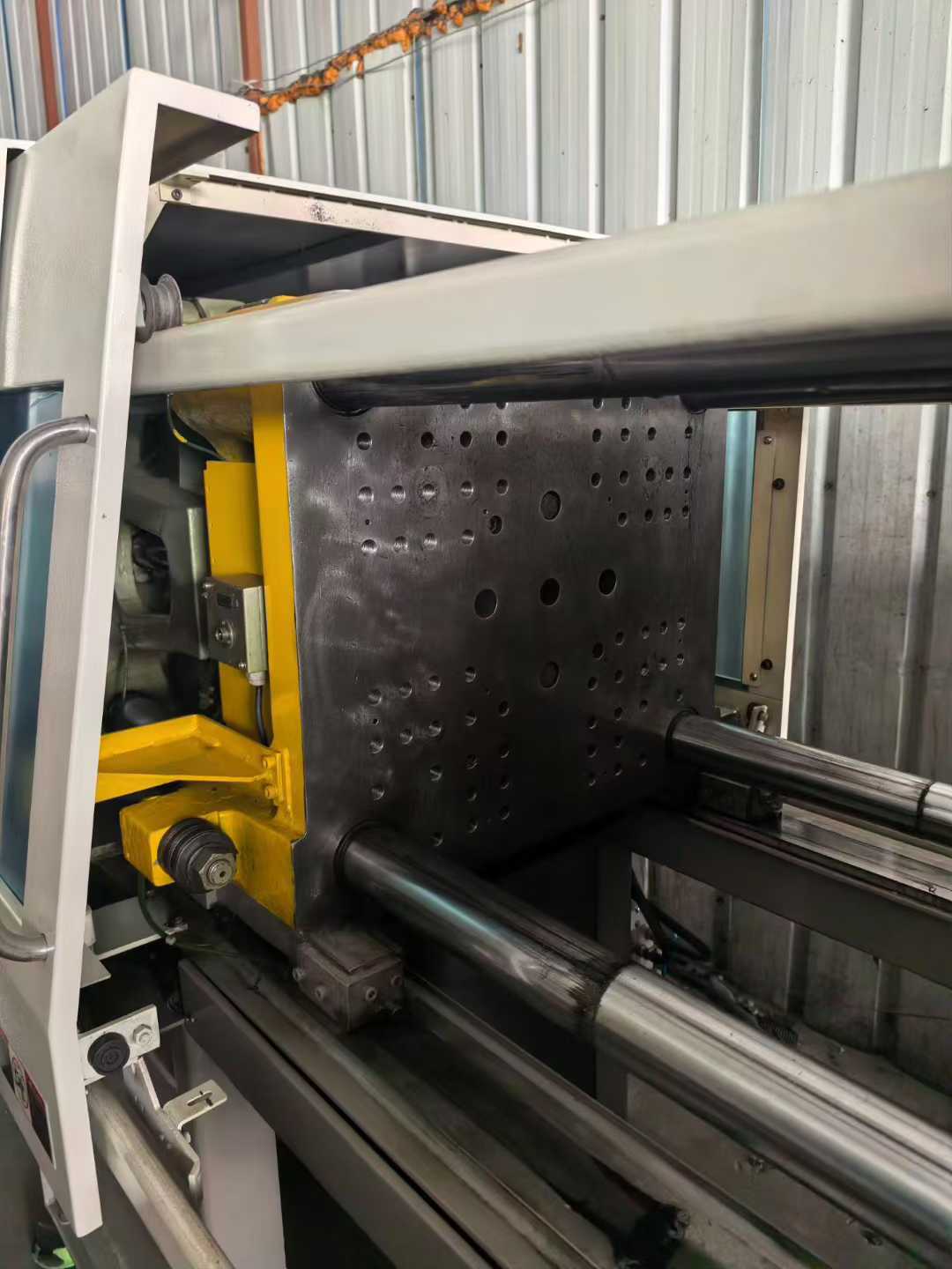 Toshiba’s fully electric 100C injection molding machine: 4 units; mold base 460 mm; screw diameter 32 mm; maximum injection speed 200 mm/s.