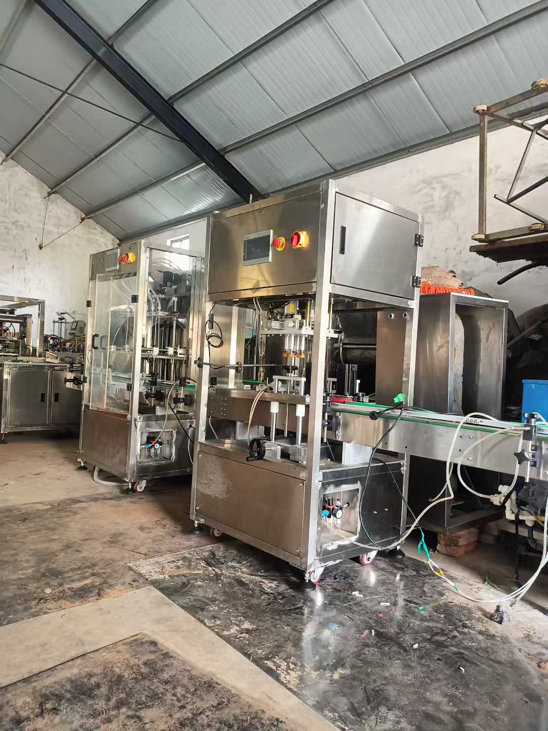 6-head magnetic pump liquid filling machine.