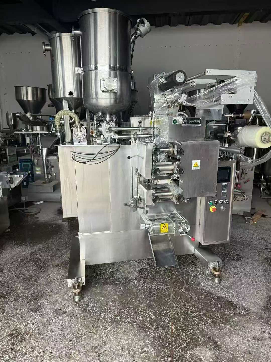 Two Jingwei JG3300 sauce filling machines; the machines have not been used much.