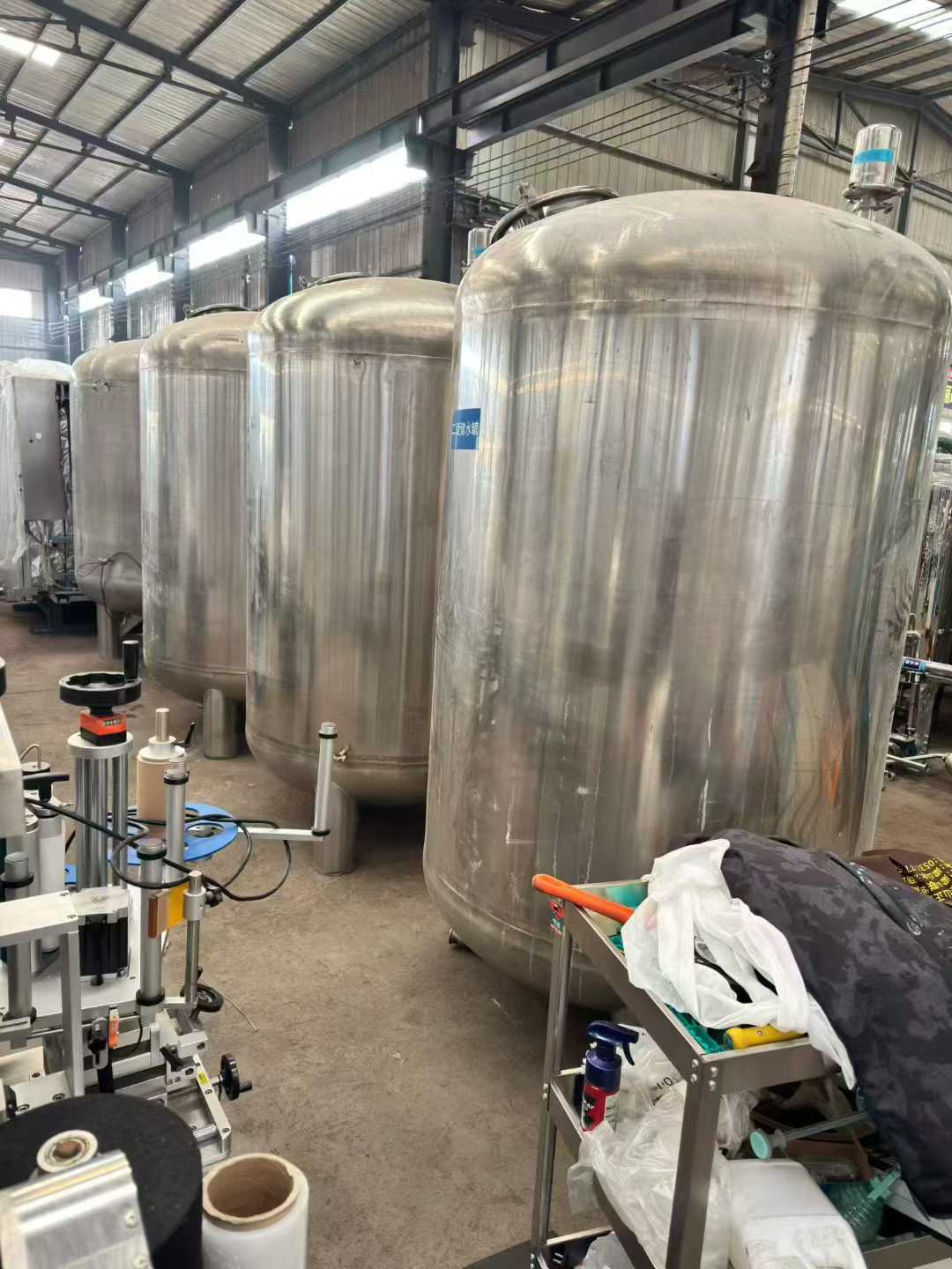 3-ton water storage tank, cigarette wrapper machine, 250-roll pillow packaging machine, box-sealing machine.