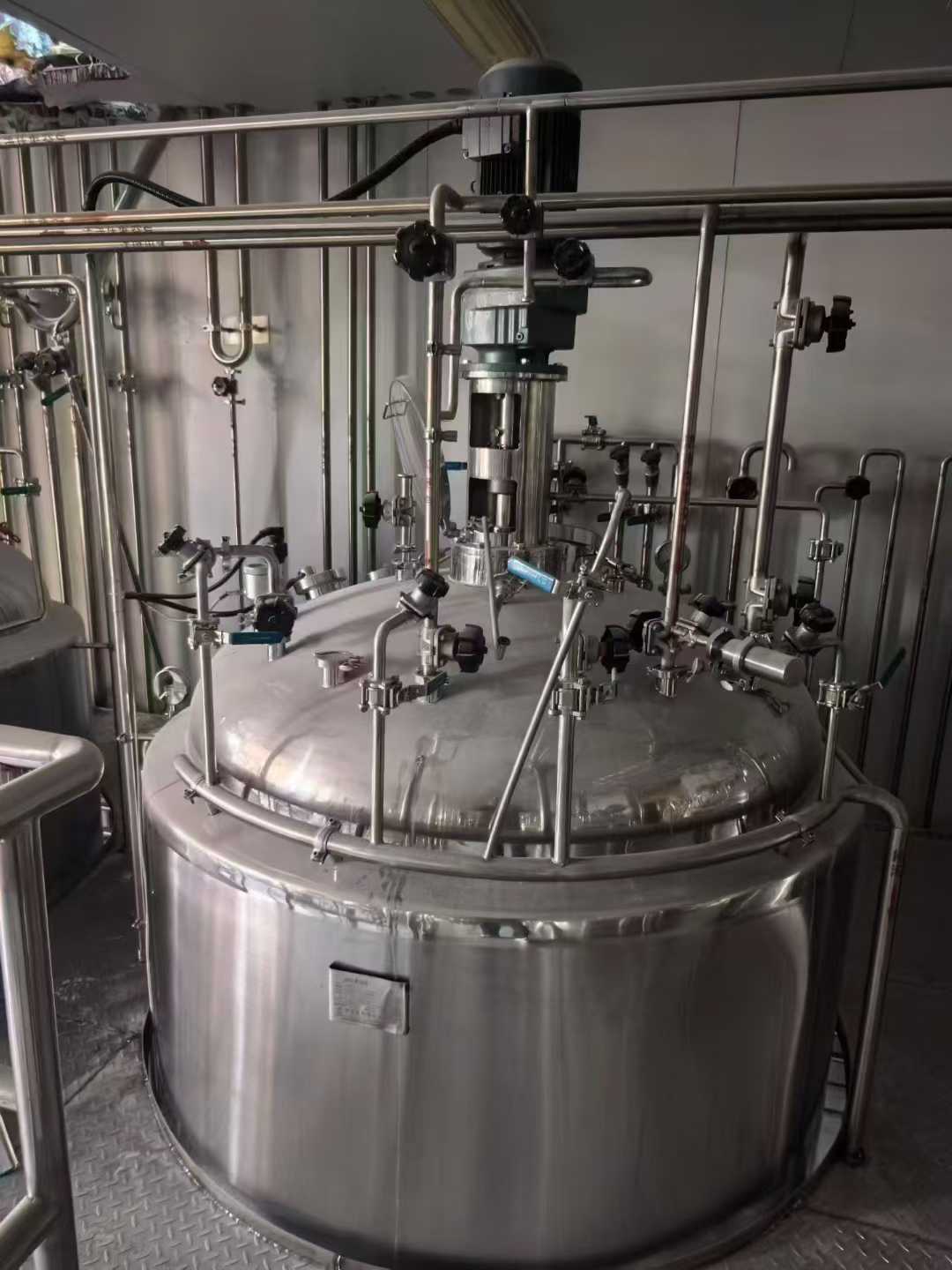 1 unit, 2 units, 3 units, 6 units, 12 units, totaling 50 units. Equipped with liquid mixing tanks; completely new, never filled; made of 316 material.