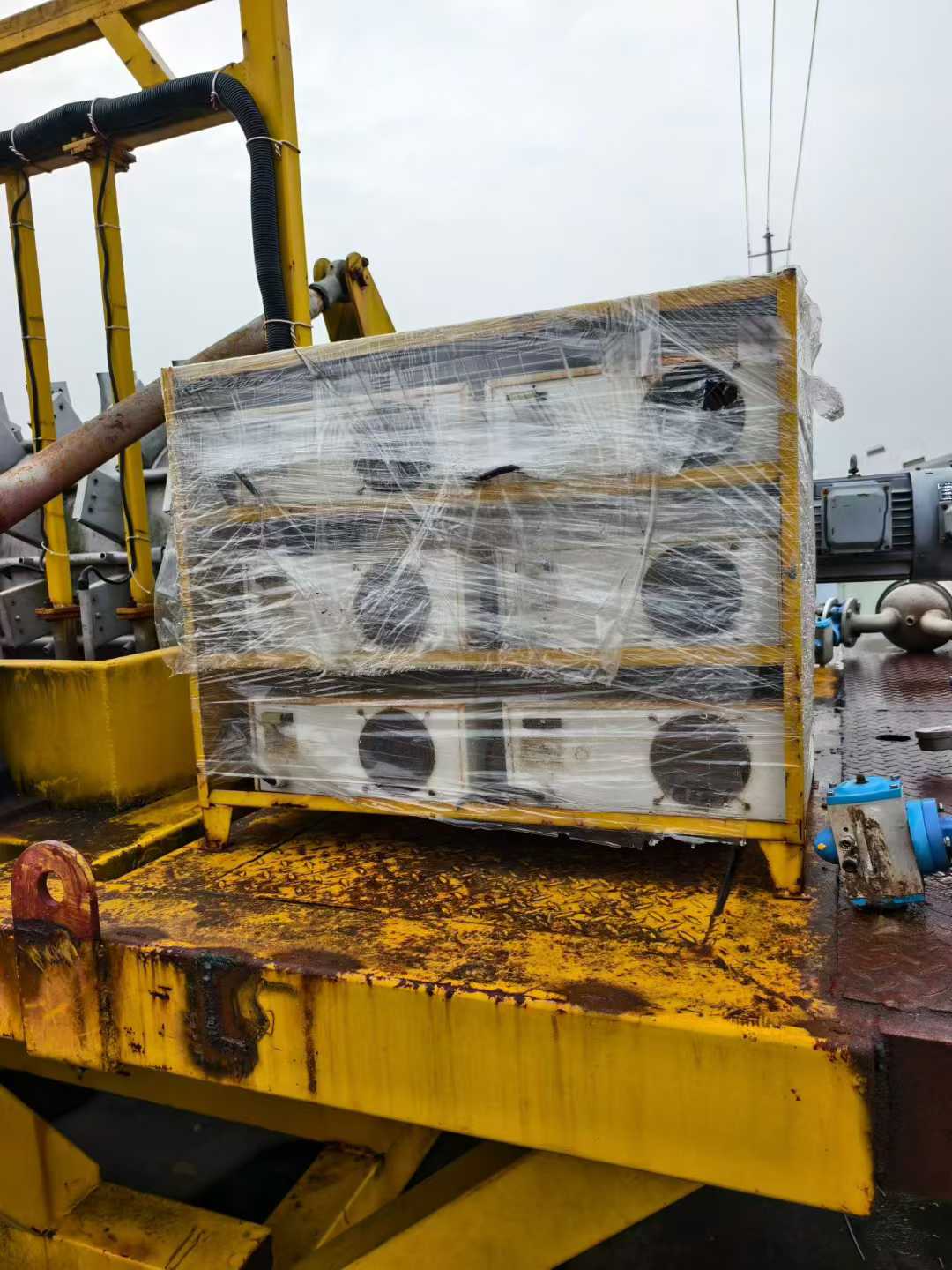 A 60-square-meter vacuum plate-type ceramic filtration machine, fully equipped.