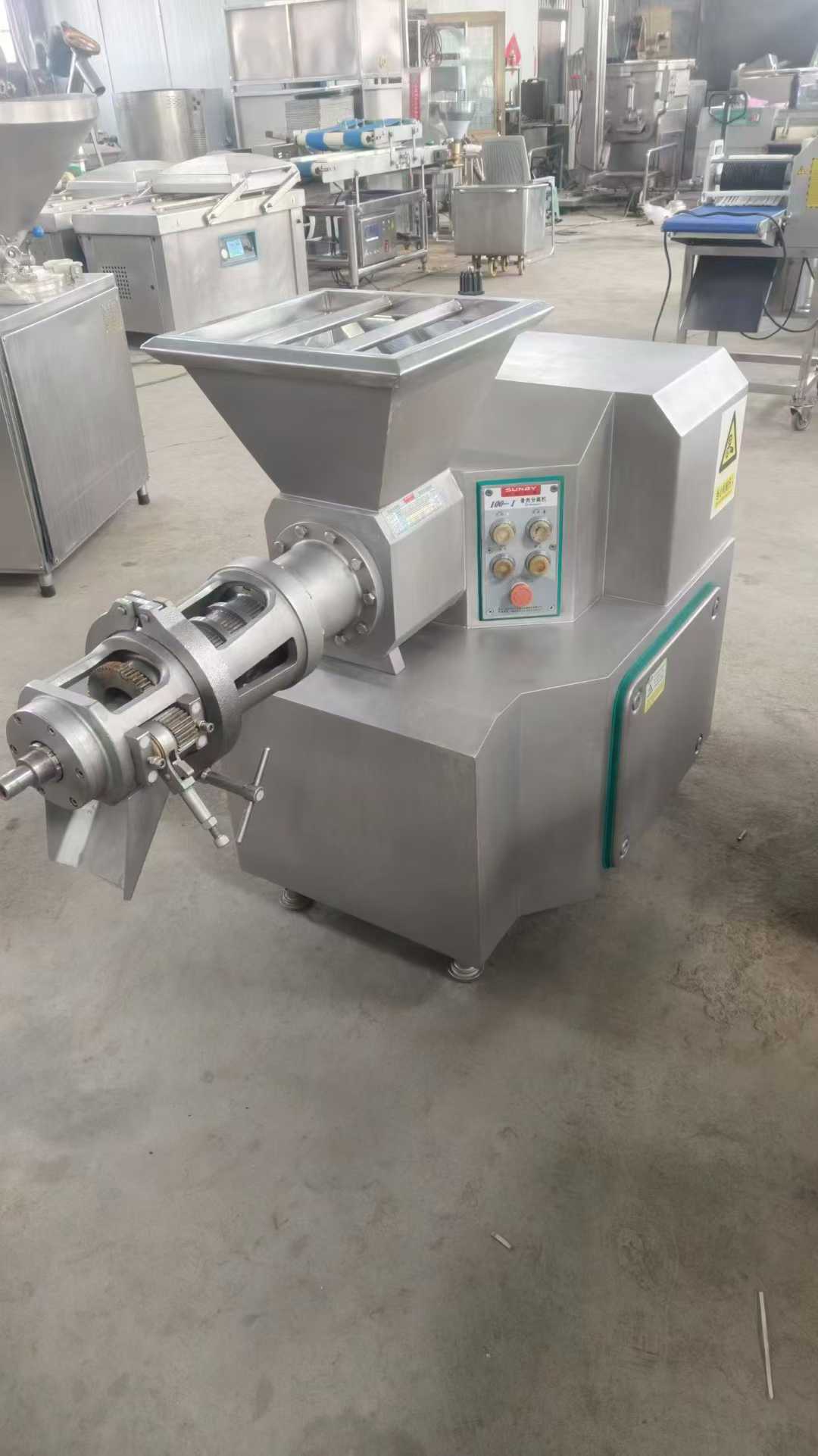 Model 100 bone and flesh separator; stable performance; consistent meat yield.