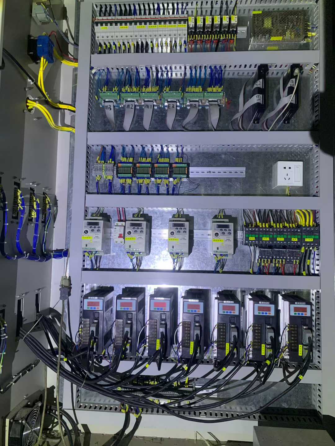 1 set of 7-row paper towel extraction production line.