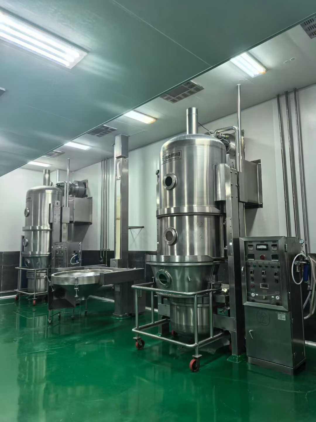 Pharmaceutical machinery: Model 120 Fluid Bed Granulator, Model 7200 Capsule Filling Machine with Mold No. 1.