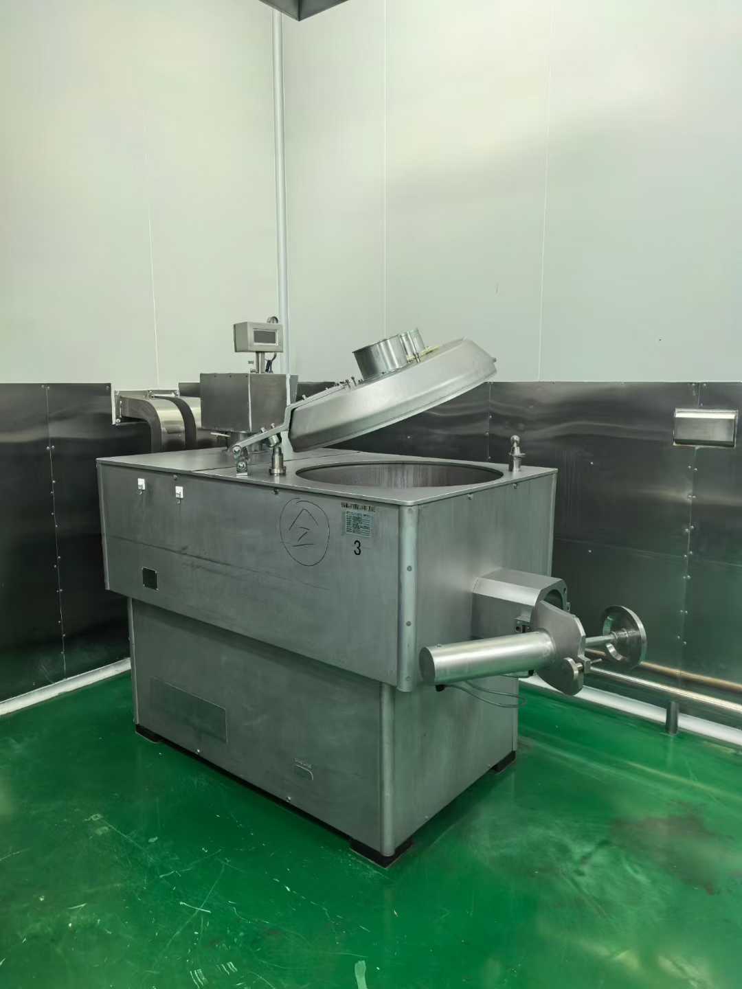 Pharmaceutical machinery: Model 120 Fluid Bed Granulator, Model 7200 Capsule Filling Machine with Mold No. 1.