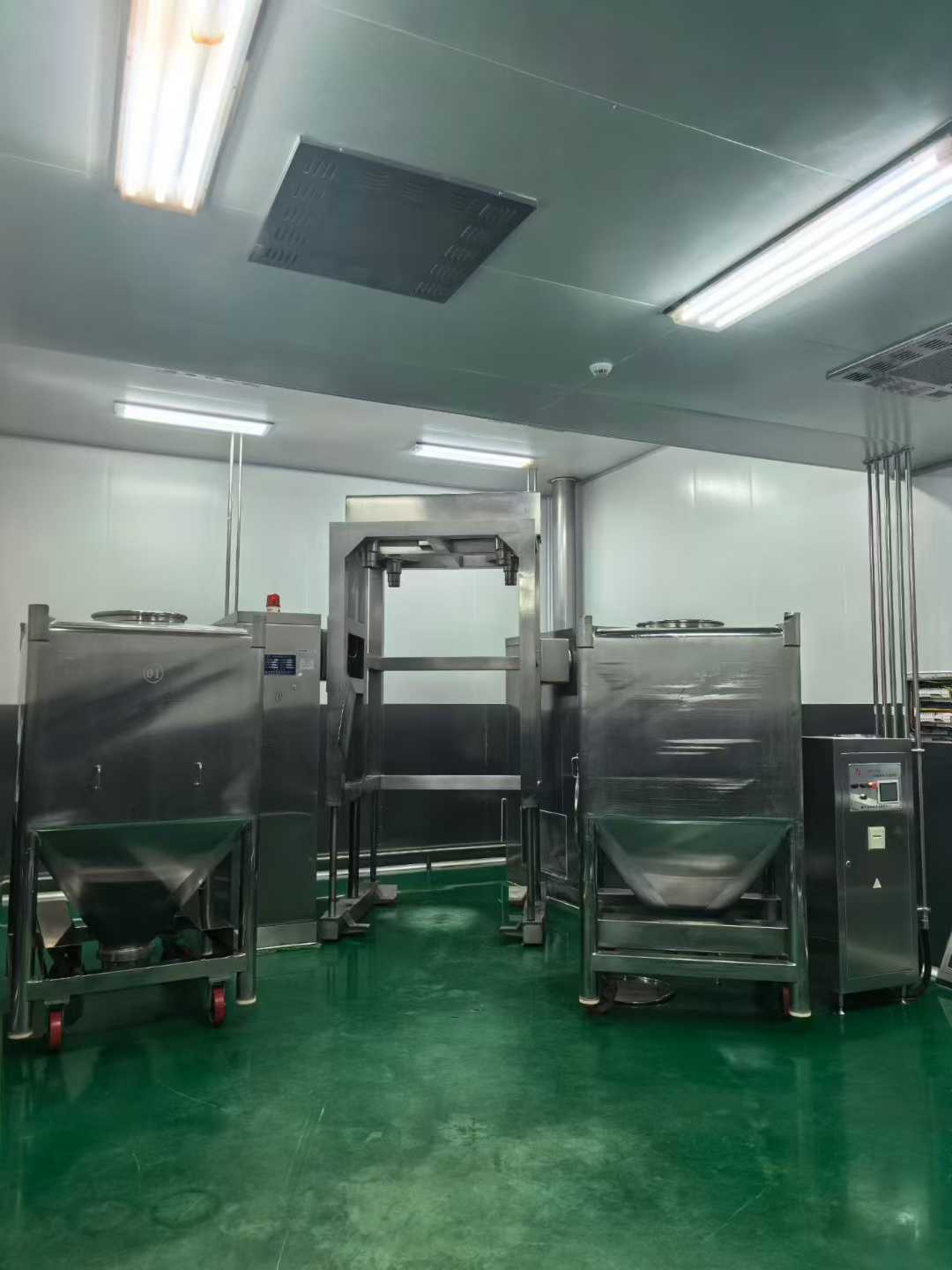 Pharmaceutical machinery: Model 120 Fluid Bed Granulator, Model 7200 Capsule Filling Machine with Mold No. 1.