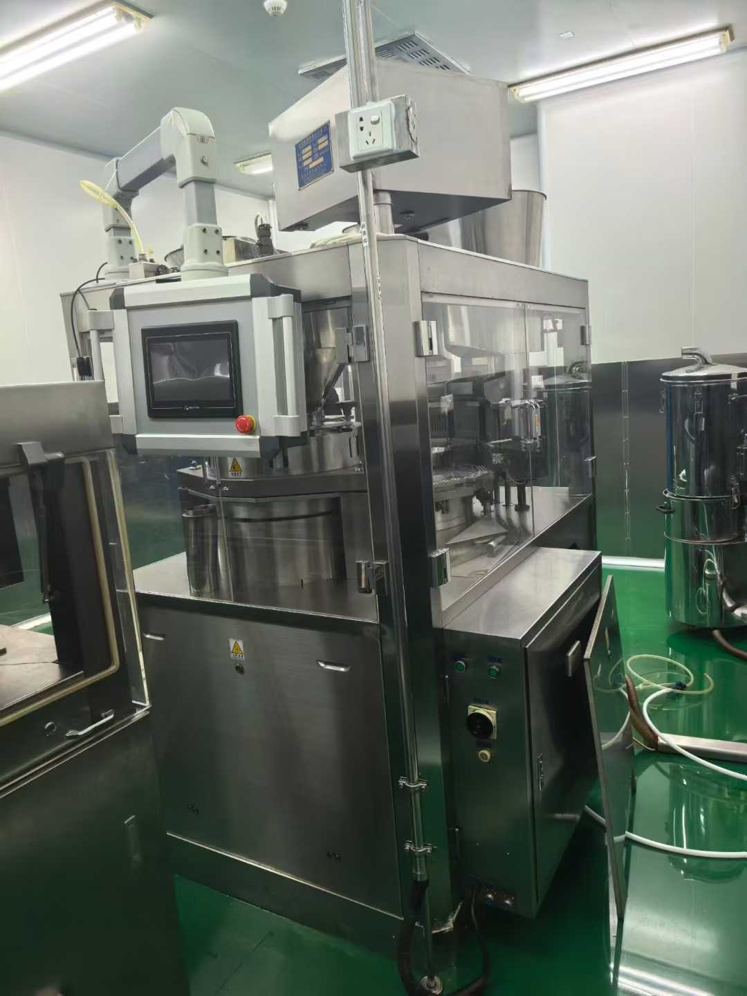 Pharmaceutical machinery: Model 120 Fluid Bed Granulator, Model 7200 Capsule Filling Machine with Mold No. 1.