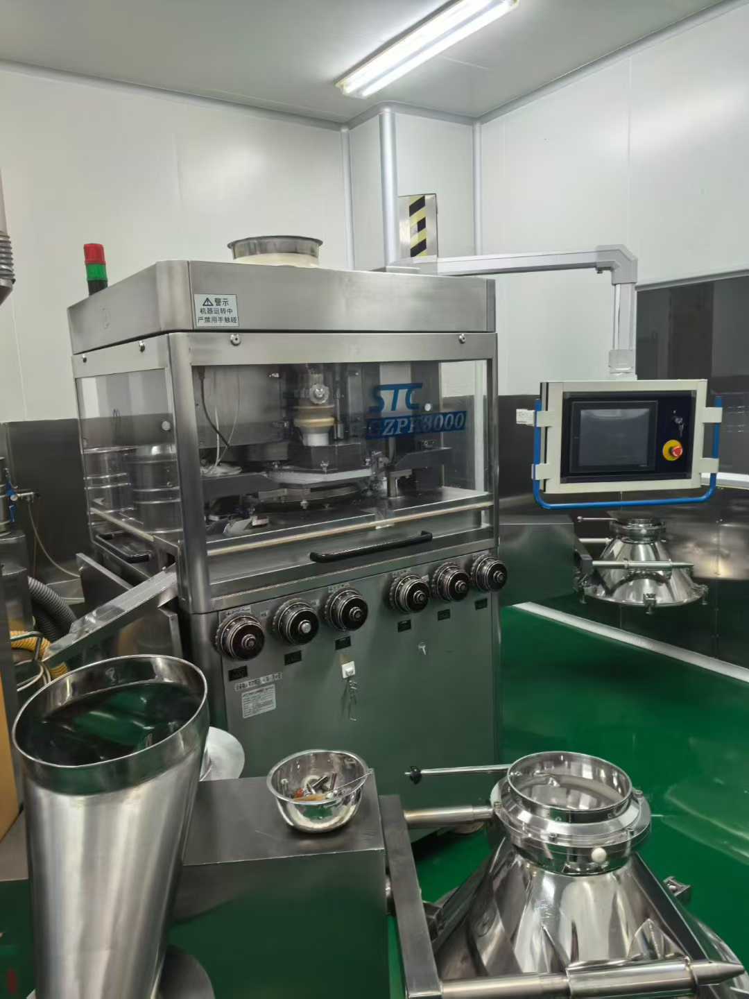 Pharmaceutical machinery: Model 120 Fluid Bed Granulator, Model 7200 Capsule Filling Machine with Mold No. 1.