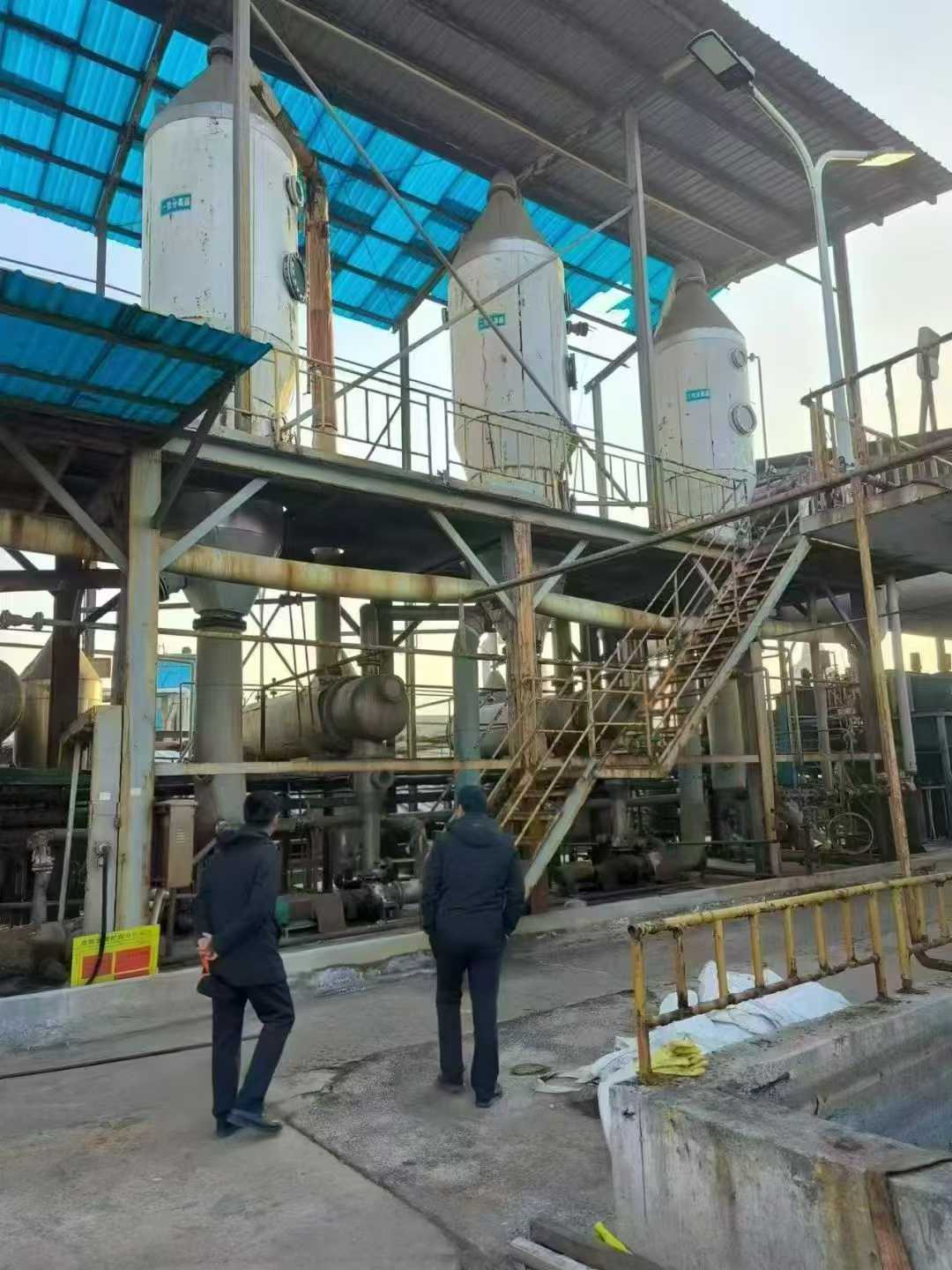 A set of 25-ton four-effect five-body downflow evaporator, made of 304 material. A set of three-effect five-ton forced circulation evaporator, made of titanium material.