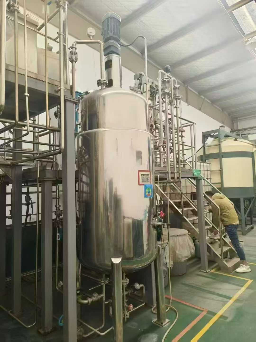 Biological fermentation system with 100 liters and 1,000 liters capacity. 100 liters, 2,000 liters, and 2,000 liter dual-unit fermentation systems. Complete set of equipment.