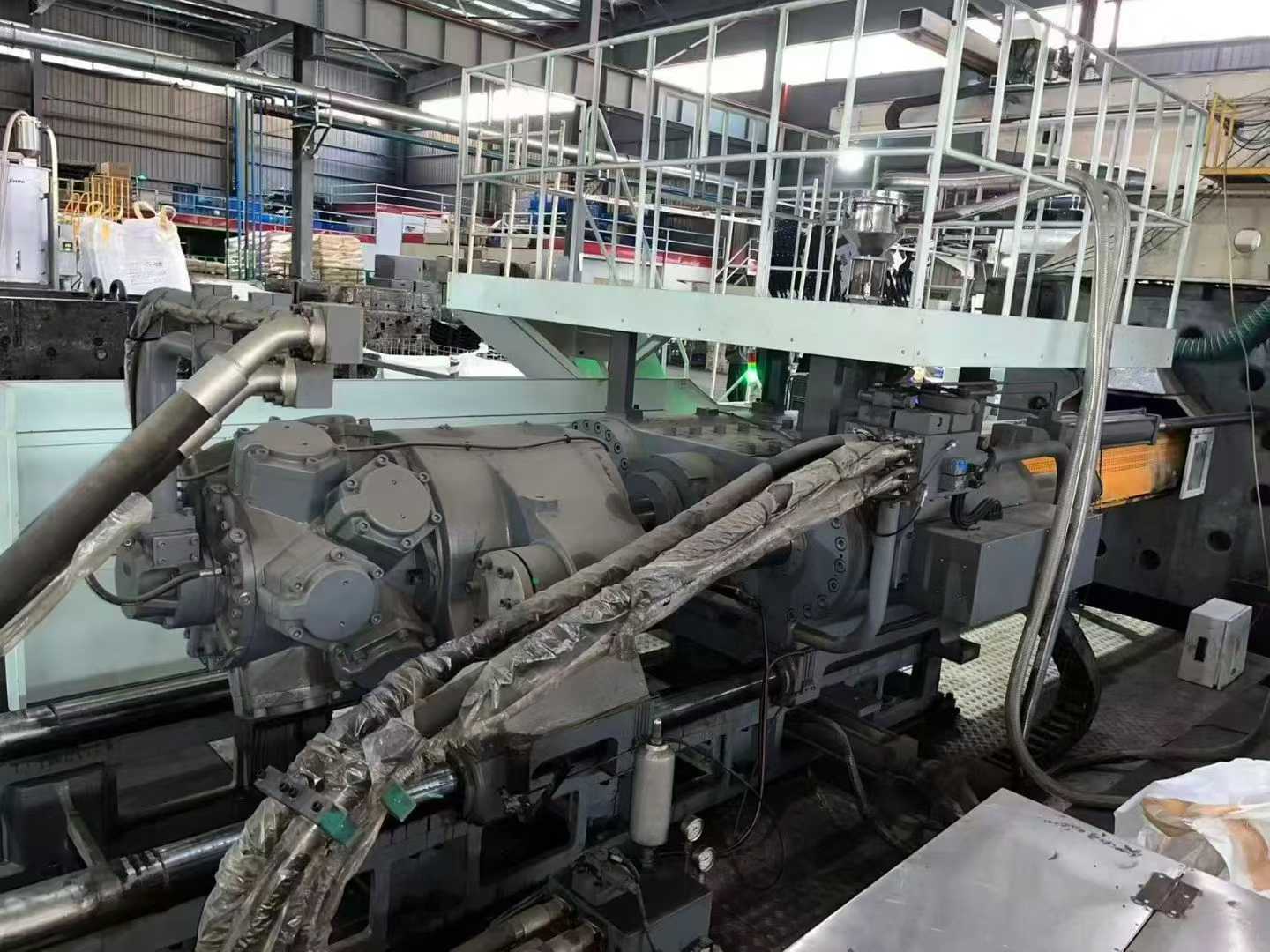 Blow molding machine.Haisheng 2500