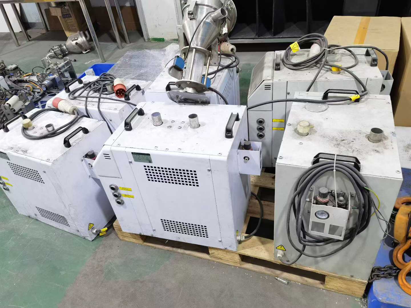 Material-feeding machine, material-distribution system, batch.