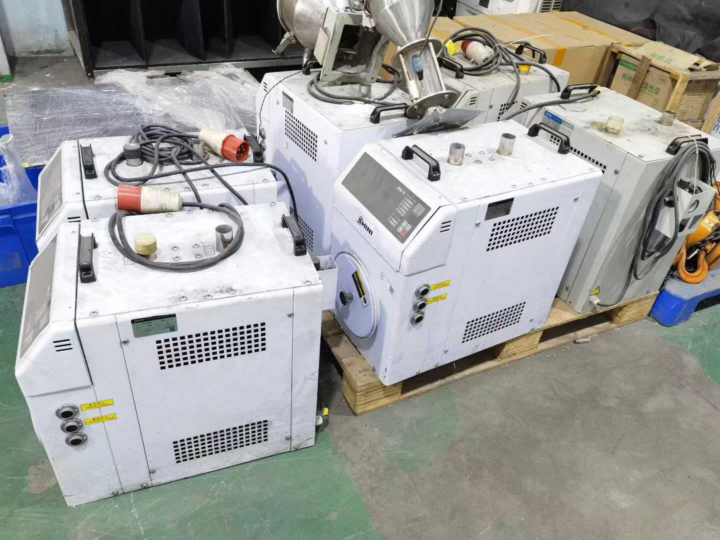 Material-feeding machine, material-distribution system, batch.