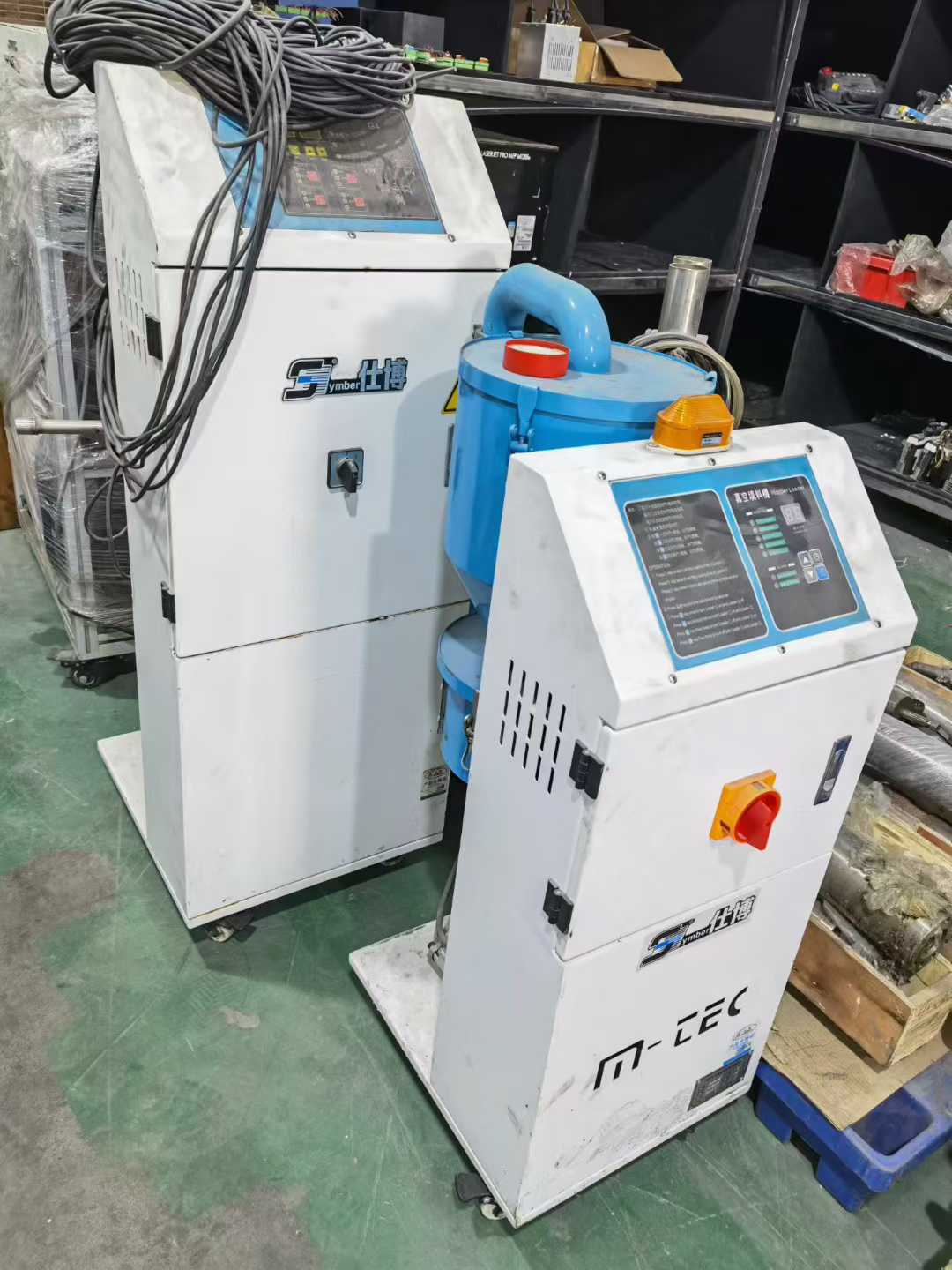 Material-feeding machine, material-distribution system, batch.