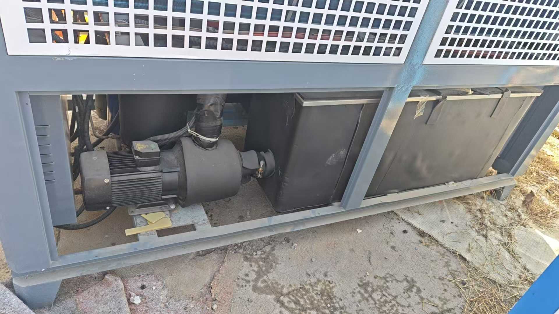 A 0-horsepower industrial refrigeration unit has arrived. It is nearly new, with a built-in water pump and water tank.