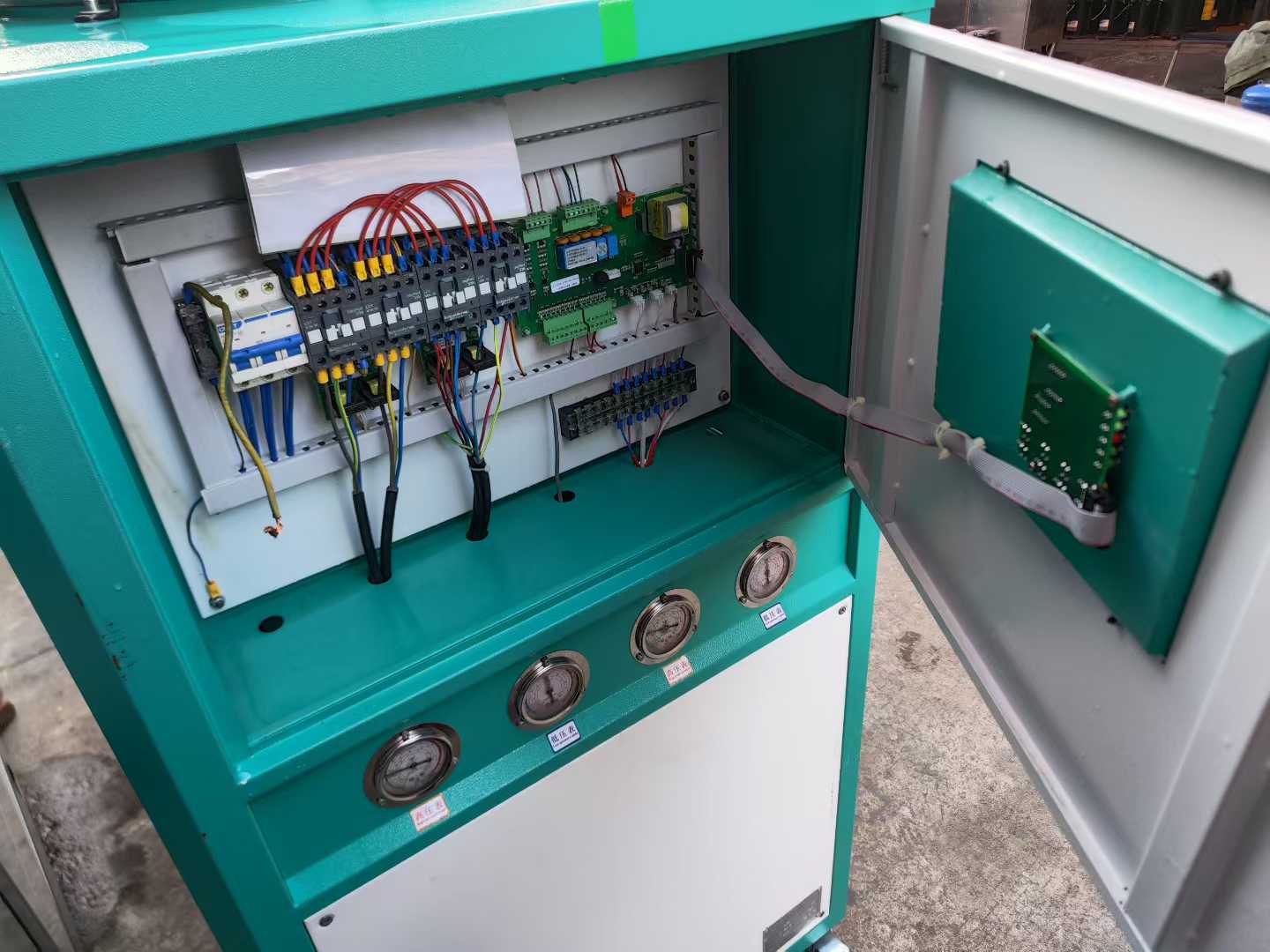 10 horsepower cold oil machine.