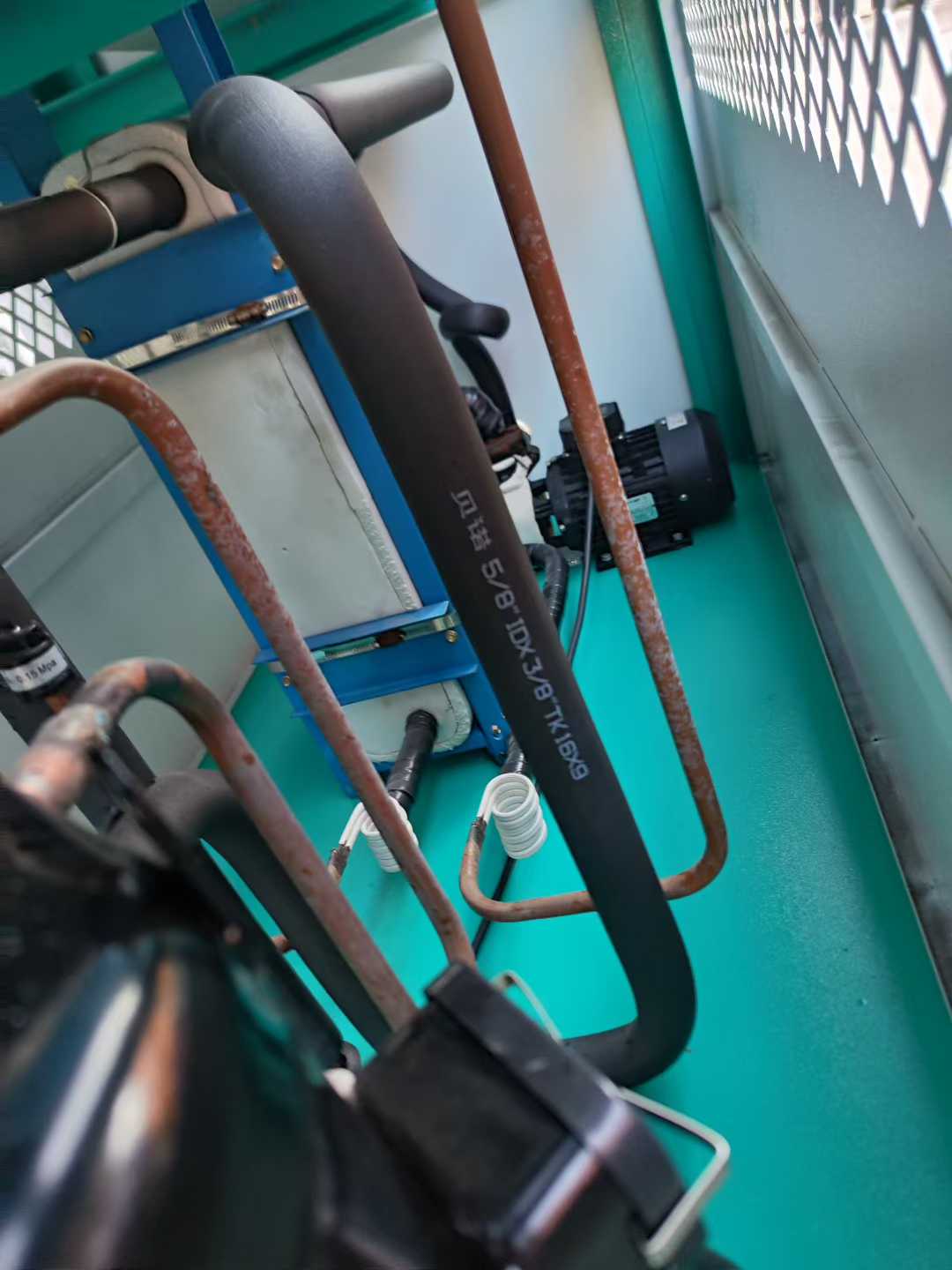 10 horsepower cold oil machine.