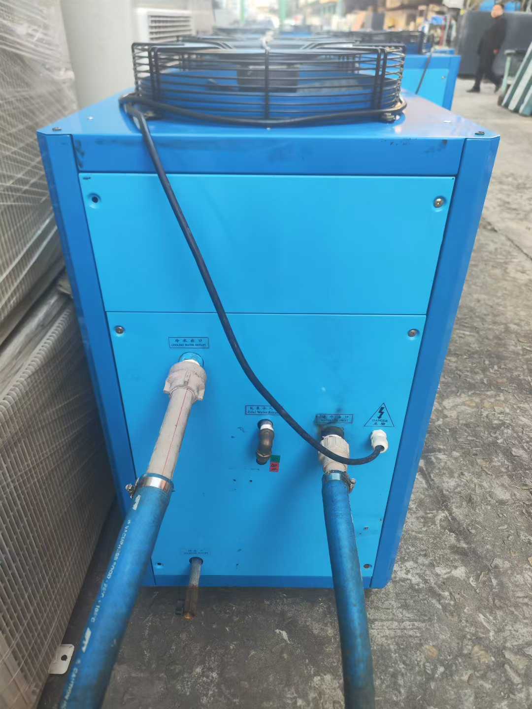 Multiple units of a 5-horsepower industrial refrigeration unit have arrived. These are original 2020 models with built-in water pumps and buckets.