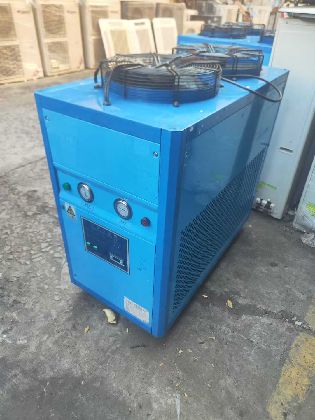 Multiple units of a 5-horsepower industrial refrigeration unit have arrived. These are original 2020 models with built-in water pumps and buckets.