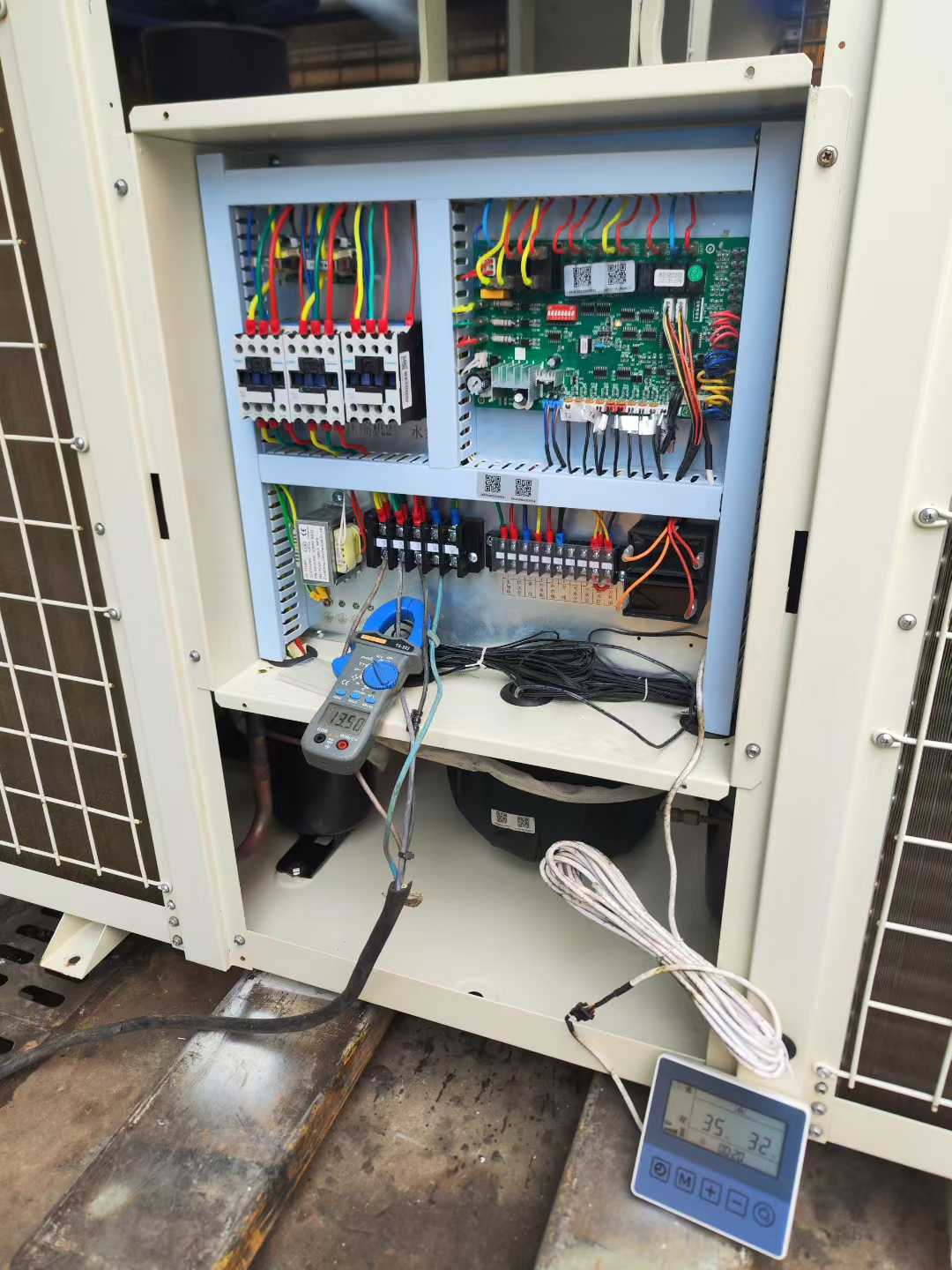 10 units of heat pumps have arrived, comprising 8 units.