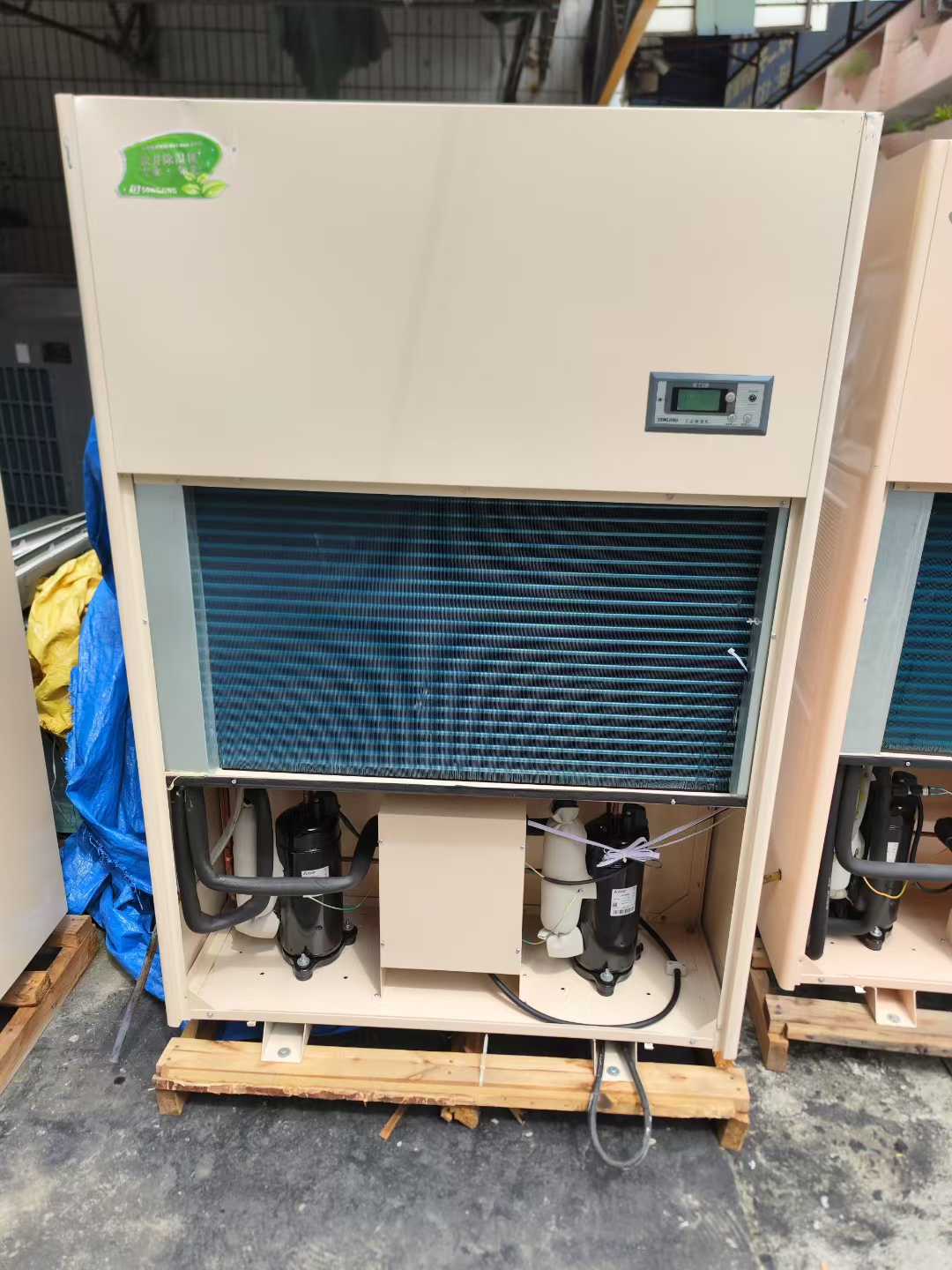 12 Matsui 20-kilogram dehumidifiers with a 488-liter dehumidification capacity, in excellent condition (90% new).