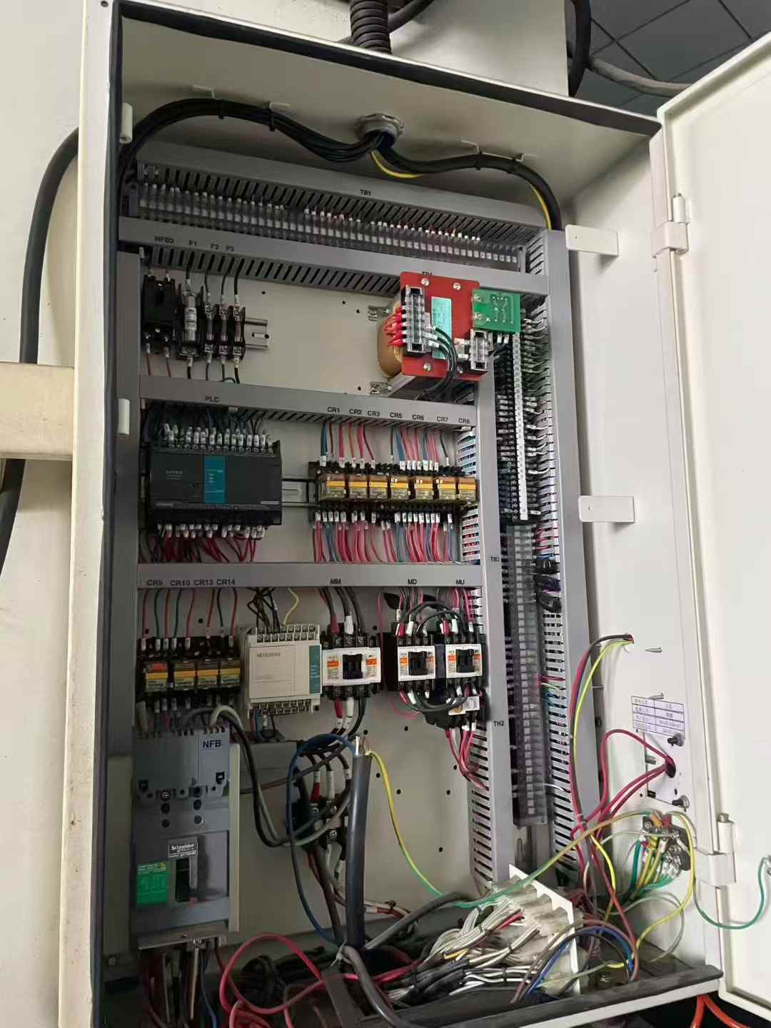 Short stroke, dual-axis, 110 tons. Original Taiwanese production, Xieyi 110 tons. Stroke length: 70 mm.