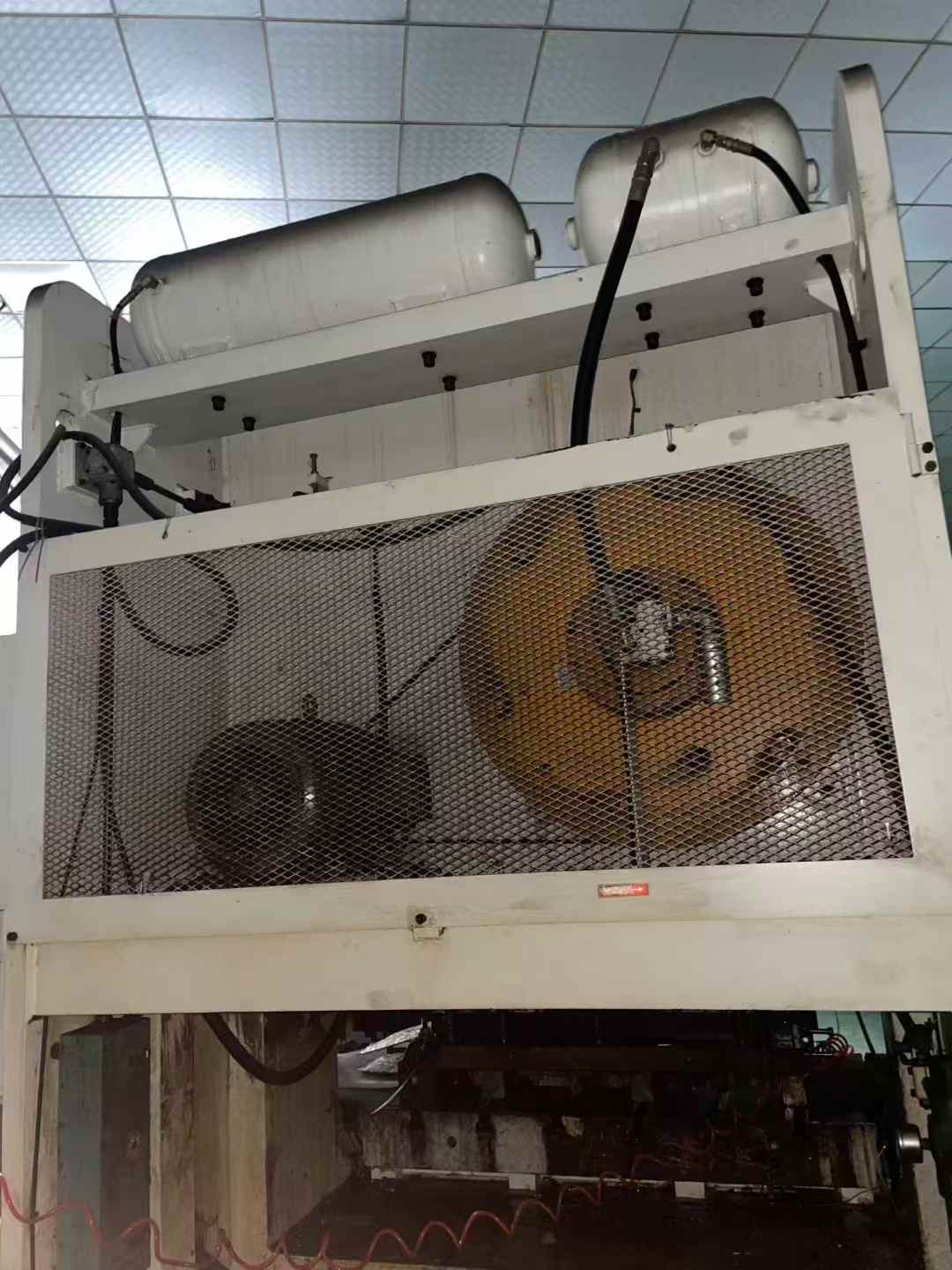 Short stroke, dual-axis, 110 tons. Original Taiwanese production, Xieyi 110 tons. Stroke length: 70 mm.