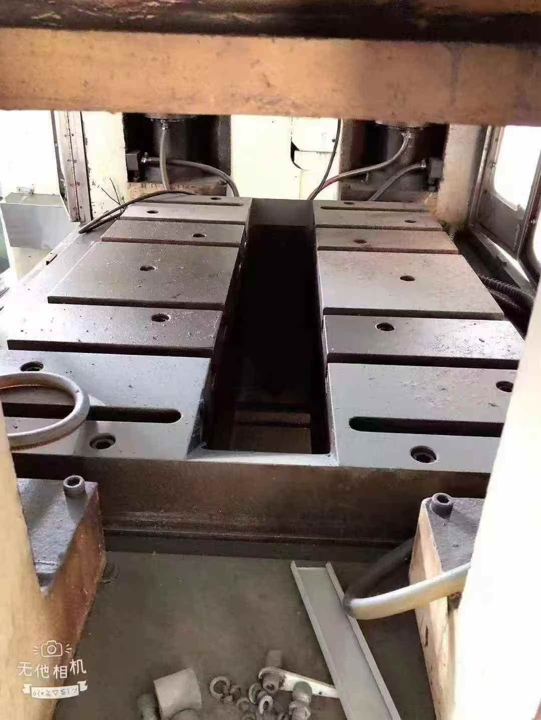 Taiwan Dongtai 110-ton, Dragon Gate high-speed press brake, stroke 60.