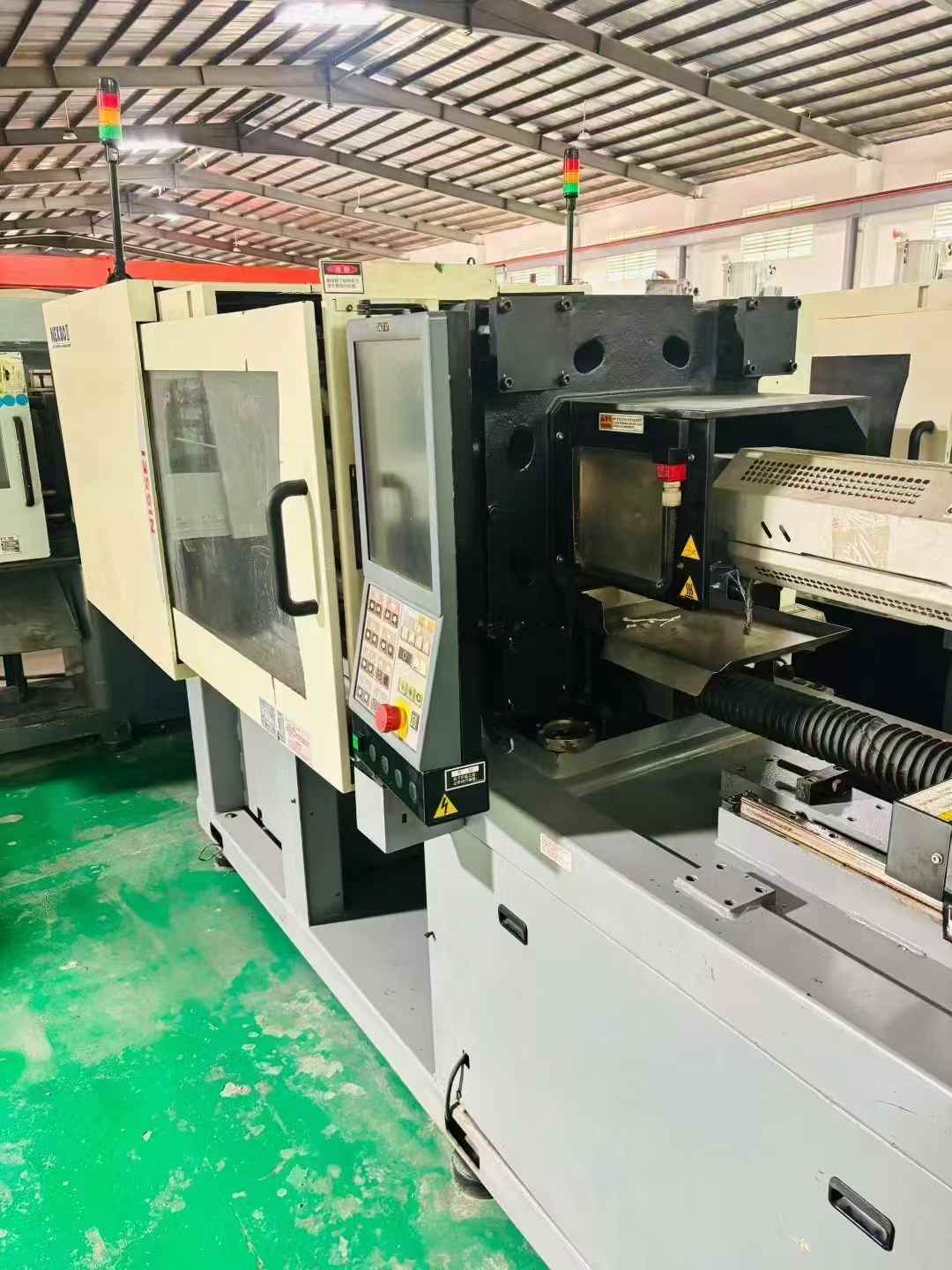 Nissin 80-ton fully electric injection molding machine, 500 spm, 26-bar units.