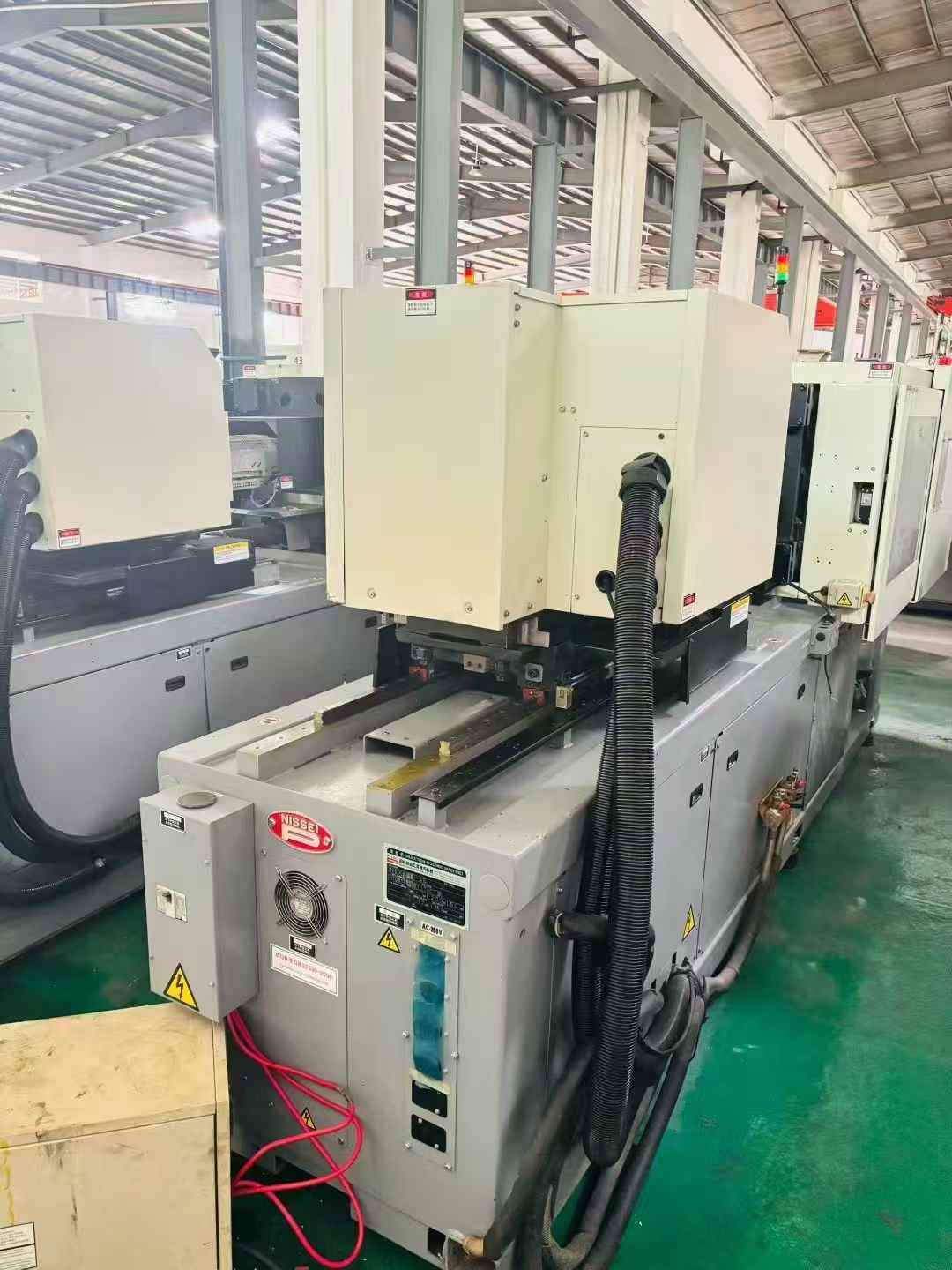 Nissin 80-ton fully electric injection molding machine, 500 spm, 26-bar units.