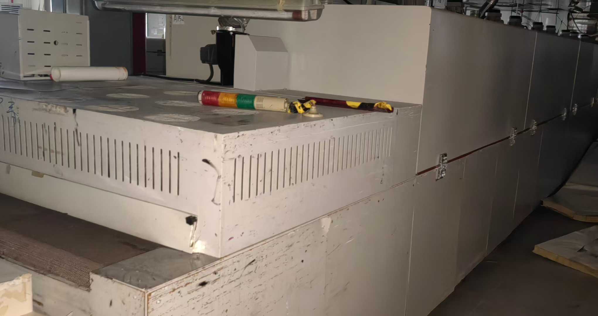 Web belt width: 1 meter, tunnel oven with a width of 1.1 meters, temperature range: 10 meters.