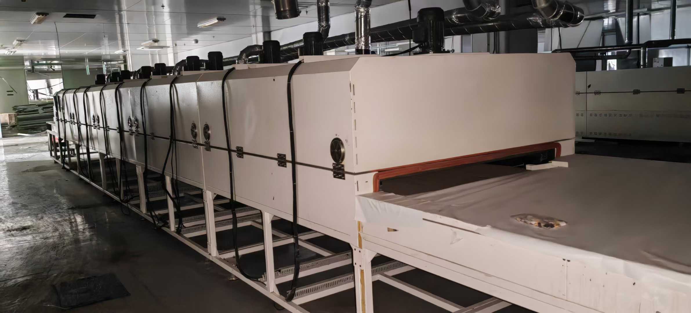 Web belt width: 1 meter, tunnel oven with a width of 1.1 meters, temperature range: 10 meters.