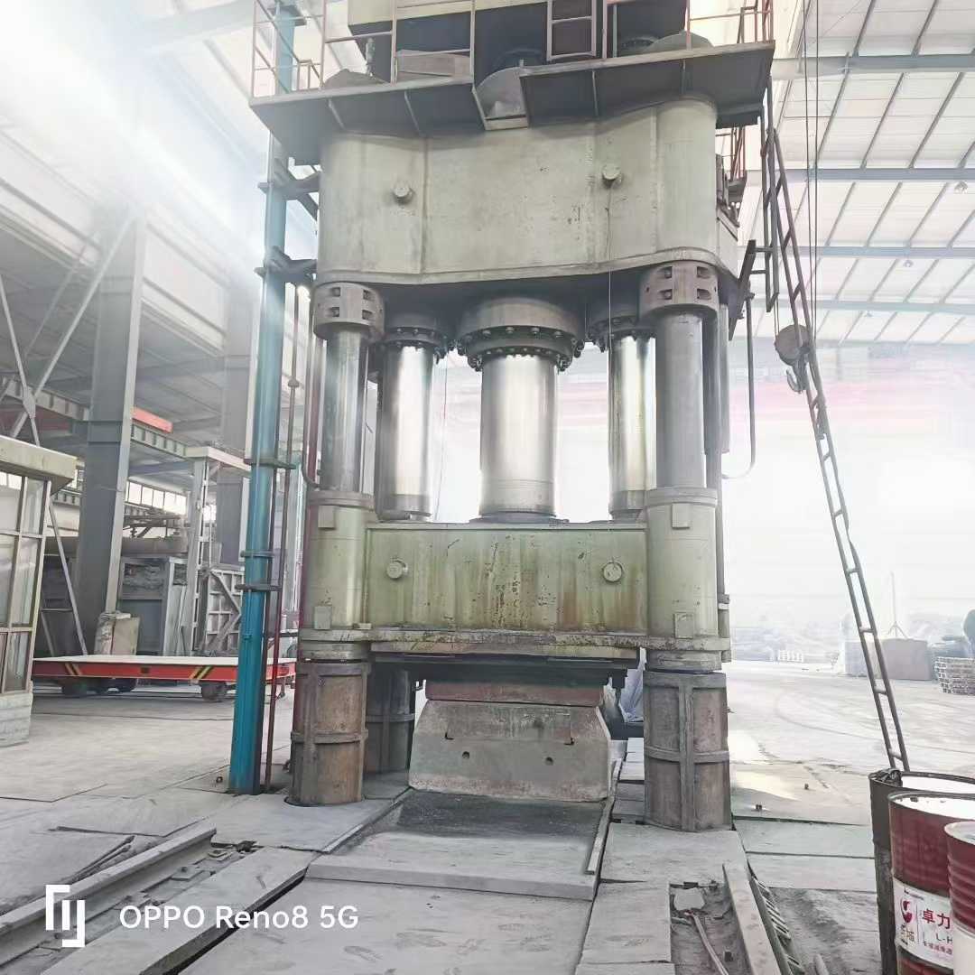 Anyang 3150-ton forging hydraulic press, equipped with a 8-ton robotic arm.
