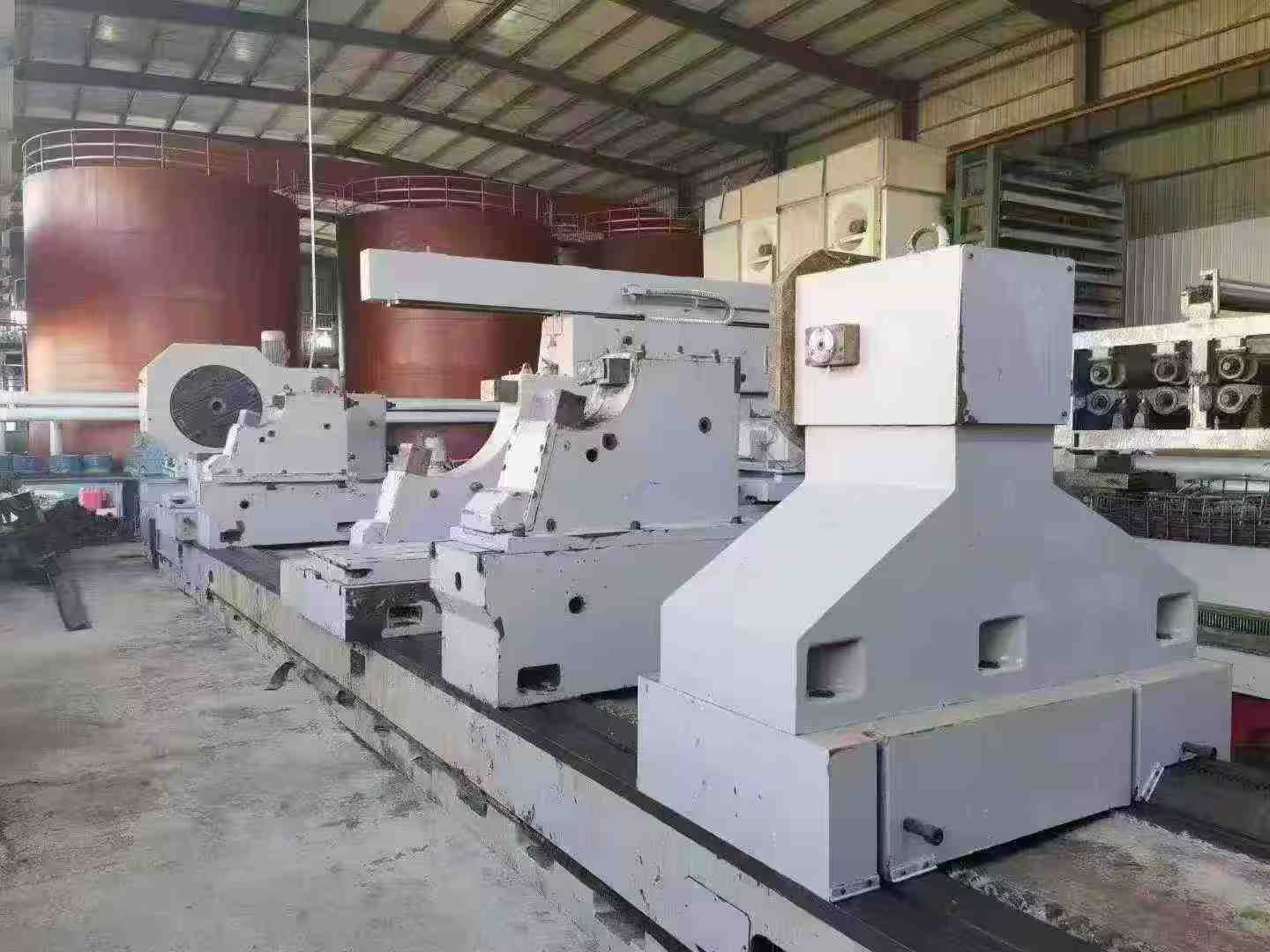 Heavy-duty CNC roll grinder.
