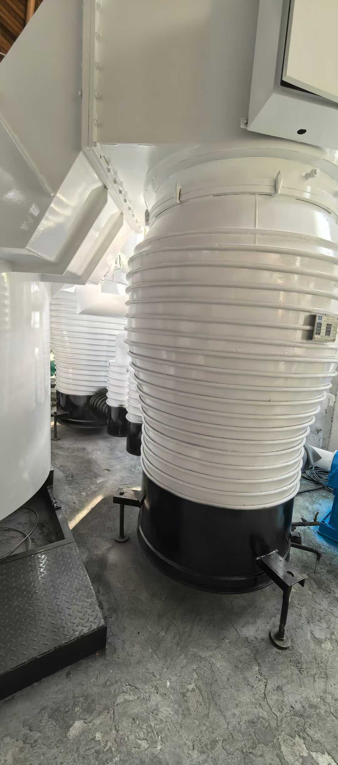 18-year-old Tengsheng high-2m × wide-2.2m coating machine, dual 1000 diffusion pumps, 1200 rotor-piston pumps, dual vacuum pumps, 30-liter maintenance pump.