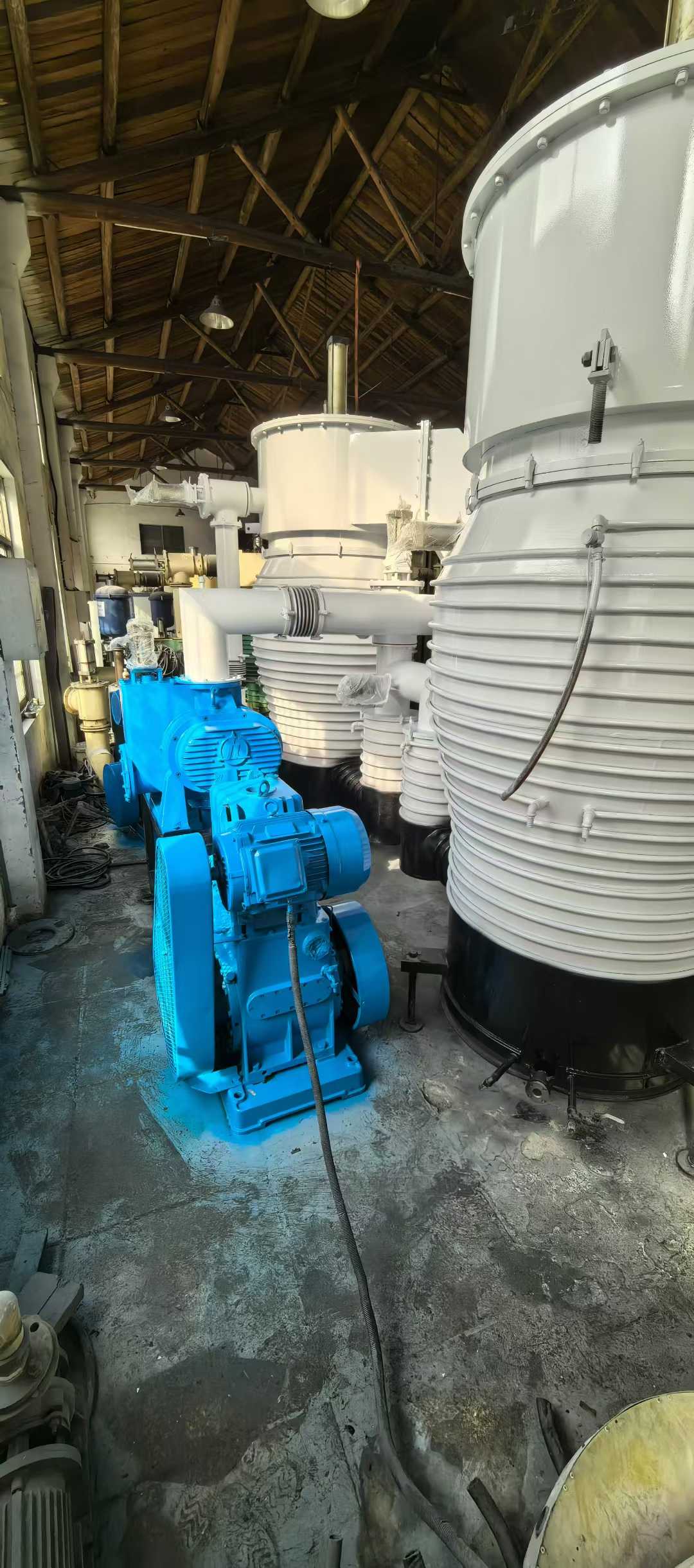 18-year-old Tengsheng high-2m × wide-2.2m coating machine, dual 1000 diffusion pumps, 1200 rotor-piston pumps, dual vacuum pumps, 30-liter maintenance pump.