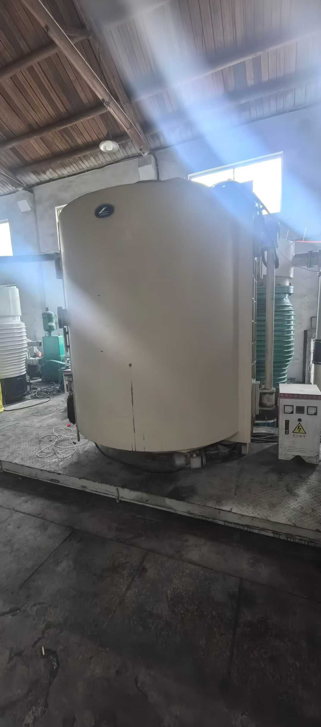 Zhenhua 1800x2m coating machine, dual 800 diffusion pumps, 1200 rotary vane pumps, dual vacuum pumps, 15-liter maintenance pump.